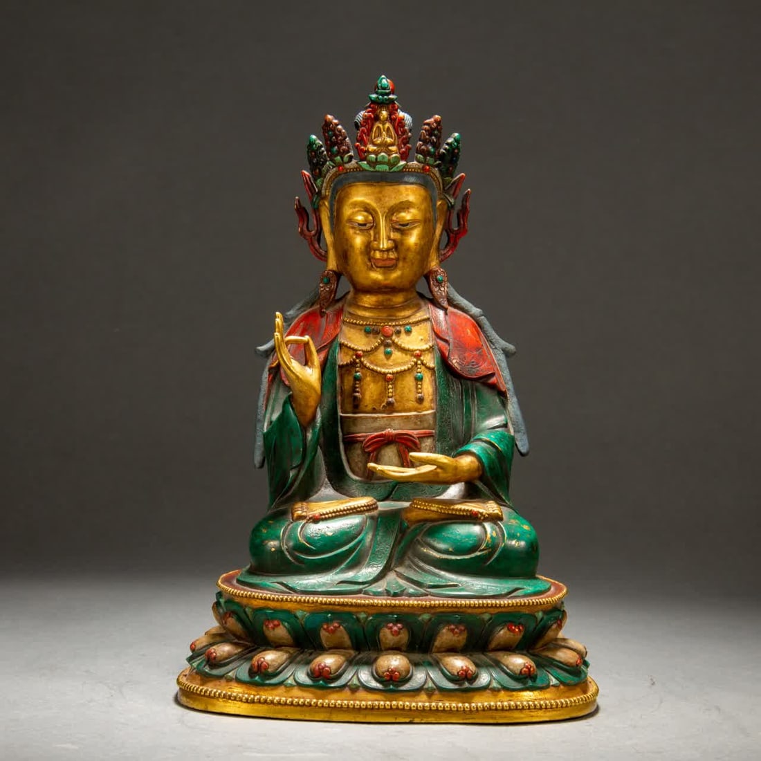 A painted Buddha statue of the Qing Dynasty: Qing Dynasty painted Buddha statues SIZE: L:20cm W:15cm H:30cm (The Dimensions Of All Batches Are Manually Measured.If You Need More Detailed Information, Please Contact Our Customer Service Before Bi