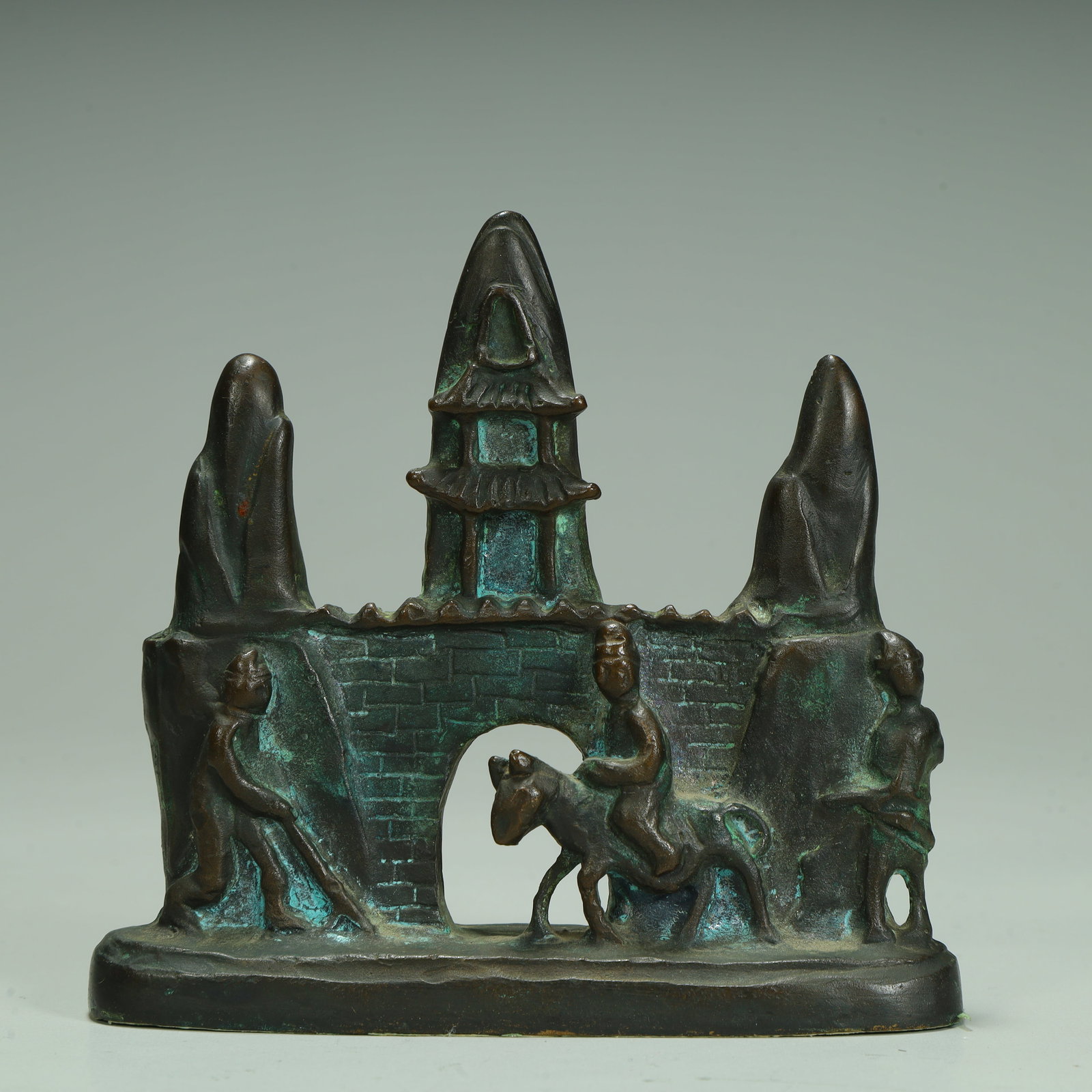 A copper landscape character pattern pen holder: Copper landscape figure pattern pen holder SIZE: H:10cm L:10.5cm W:3.2cm W:355g (The Dimensions Of All Batches Are Manually Measured.If You Need More Detailed Information, Please Contact Our Customer