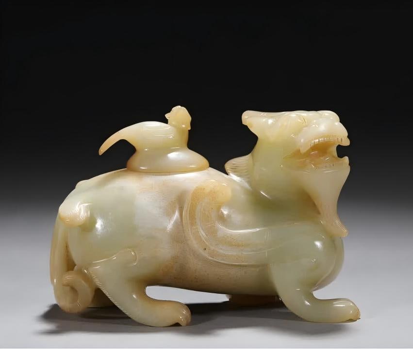 A piece of Song Yuan Hetian jade Tianlu water bowl: Song Yuan Hetian Yutianlu Water Bowl SIZE: H:8.8cm L:12cm W:7cm W:550g (The Dimensions Of All Batches Are Manually Measured.If You Need More Detailed Information, Please Contact Our Customer Service B