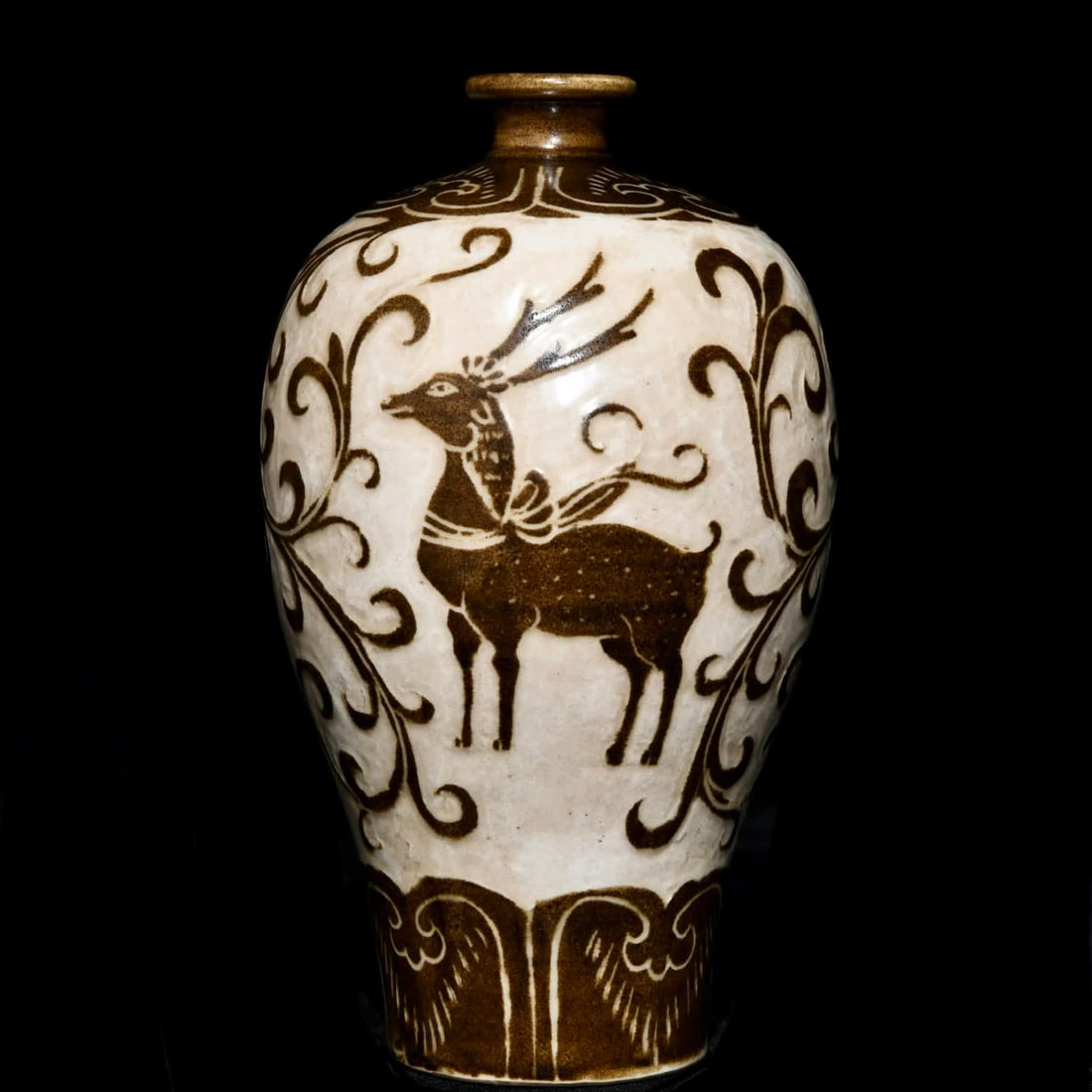 A Song Ding kiln carved plum vase: Song Ding kiln carved plum vase SIZE: H:19.5cm D:11cm (The Dimensions Of All Batches Are Manually Measured.If You Need More Detailed Information, Please Contact Our Customer Service Before Bidding.)