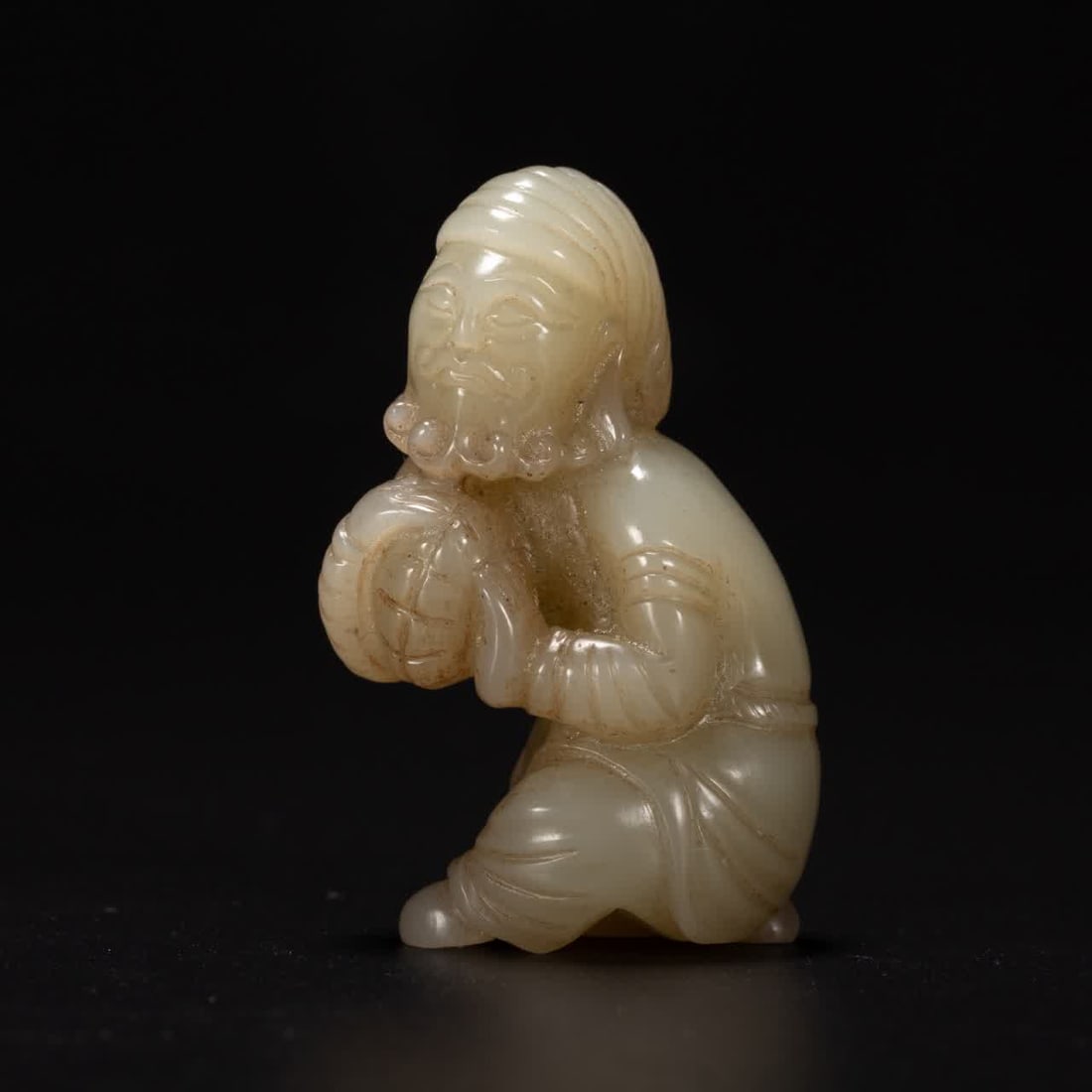 A Hetian jade ornament from the Qing Dynasty: Hetian jade ornaments of the Qing Dynasty SIZE: L:3cm W:1.8cm H:5.5cm (The Dimensions Of All Batches Are Manually Measured.If You Need More Detailed Information, Please Contact Our Customer Service Be