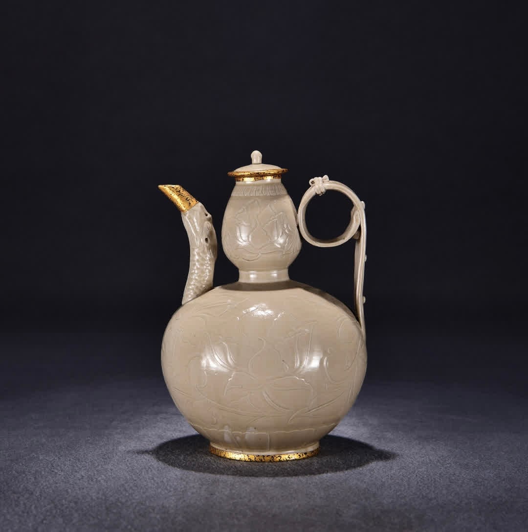 A Song Ding kiln painting flower flower inlaid with gold pot (1 of 9)