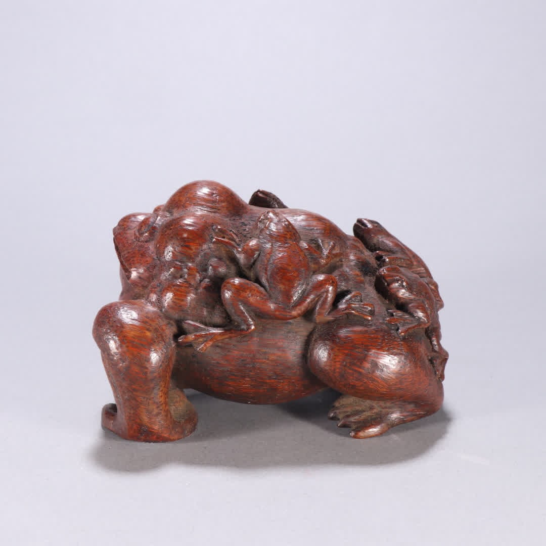 A Qing Dynasty bamboo carving golden toad carving: Qing Dynasty bamboo carving golden toad carving SIZE: H:7.7cm W:11.2cm W:150g (The Dimensions Of All Batches Are Manually Measured.If You Need More Detailed Information, Please Contact Our Customer Se