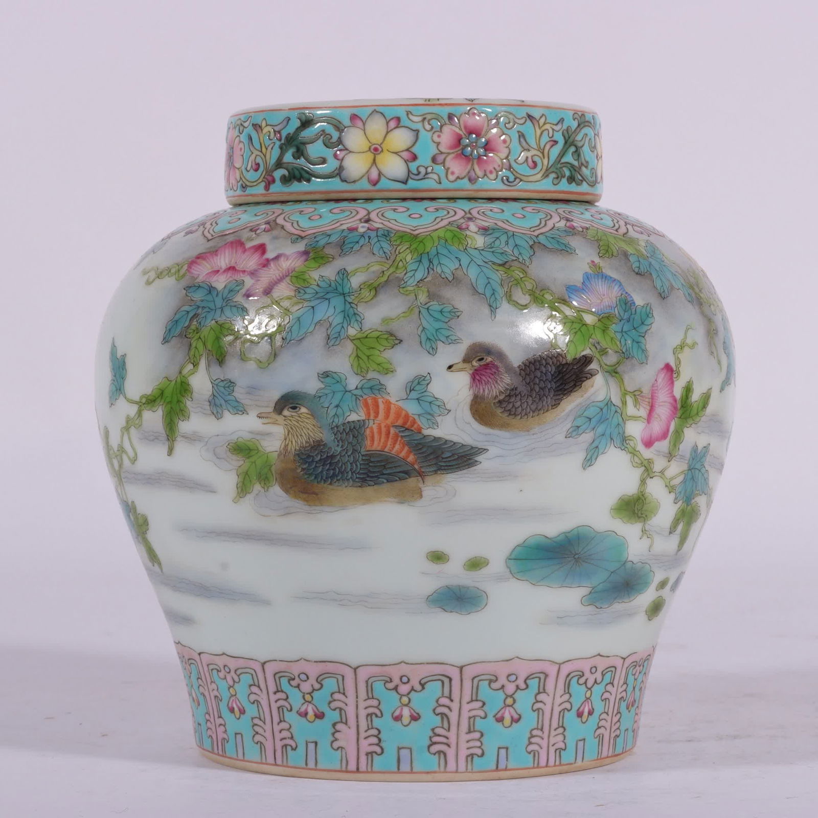 A Qing Yongzheng enamel color Tongjing flower and bird tea jar: Qing Yongzheng enamel color Tongjing flower and bird tea jar SIZE: H: 11.7cm mouthD: 5.4cm Belly diameter 11.5cm Bottom diameter 8cm (The Dimensions Of All Batches Are Manually Measured.If You Need Mo