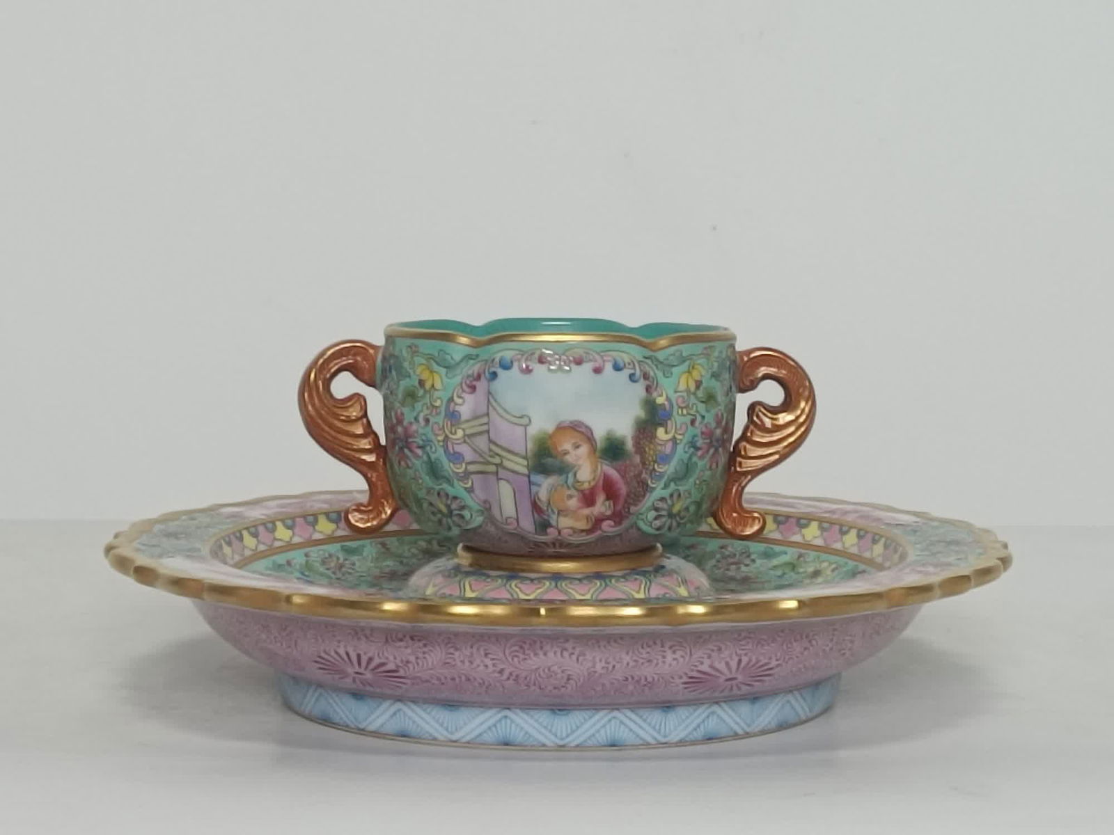 A piece of Qing Qianlong style Western colored turquoise green space intertwined pattern window: Qing Qianlong model Western colored turquoise green ground intertwined pattern window figure landscape amphora fair cup SIZE: H:8cm W:19.5cm (The Dimensions Of All Batches Are Manually Measured.If You