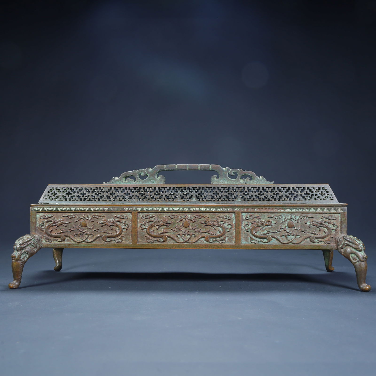 A Qing Dynasty copper tire dragon pattern rectangular smoker: Qing Dynasty copper tire dragon pattern rectangular smoker SIZE: H:13cm L:33cm W:13.5cm W:1.5kg (The Dimensions Of All Batches Are Manually Measured.If You Need More Detailed Information, Please Conta