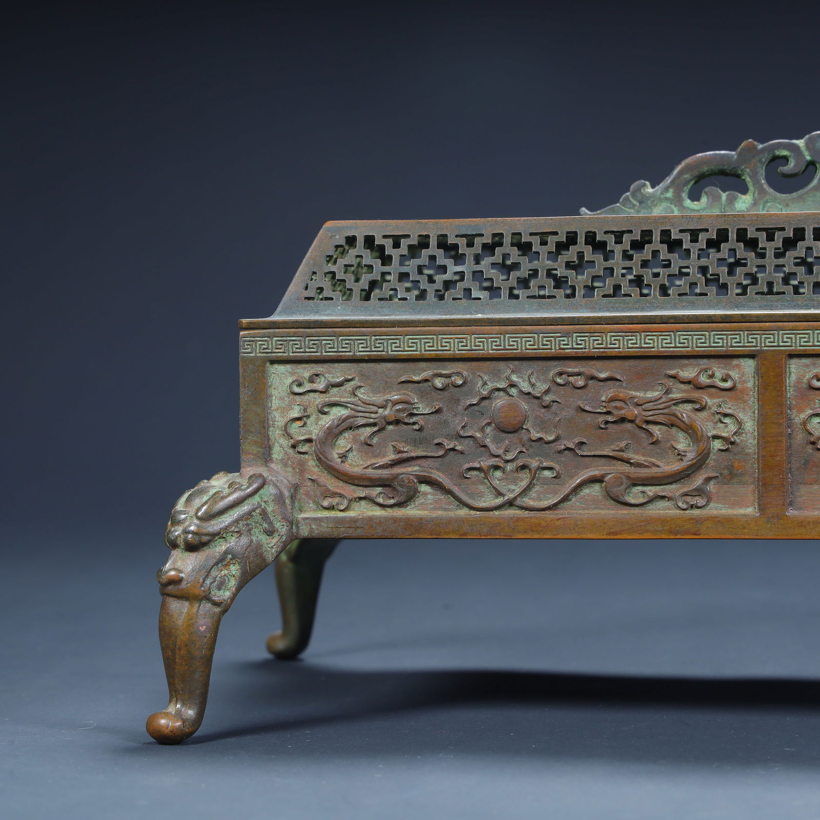 A Qing Dynasty copper tire dragon pattern rectangular smoker - 5
