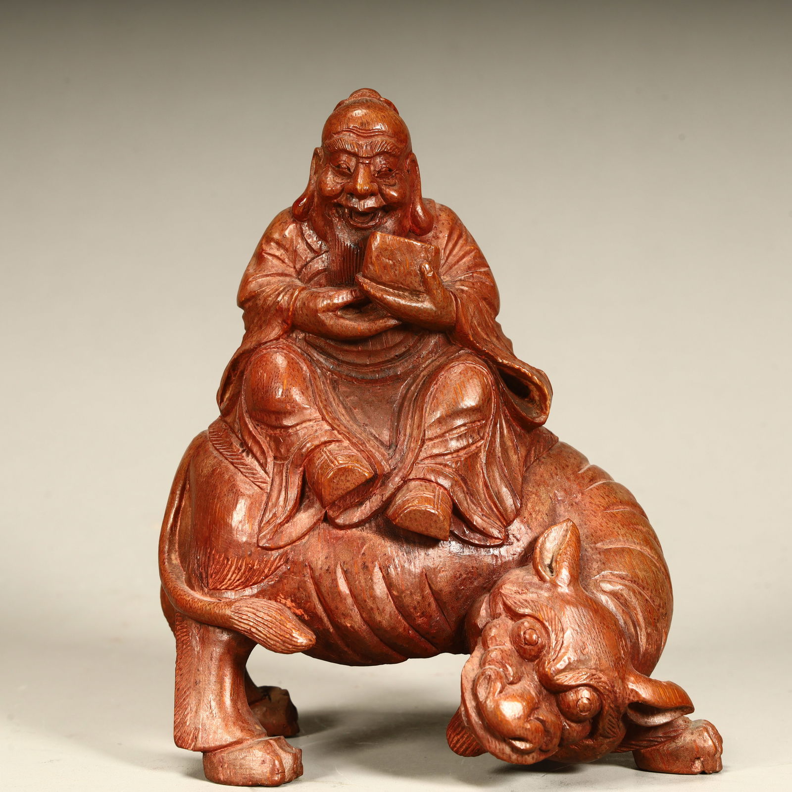 A Qing Dynasty bamboo carving tiger riding figure ornament: Qing Dynasty bamboo carving tiger riding figure ornament SIZE: H:15cm L:12cm W:9cm W:259.5g (The Dimensions Of All Batches Are Manually Measured.If You Need More Detailed Information, Please Contact O