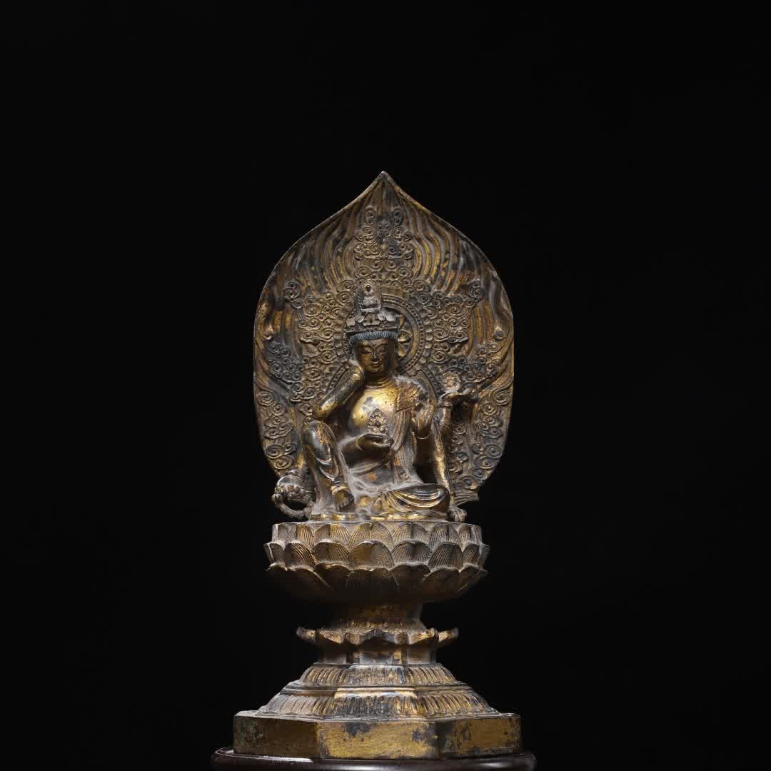 A Qing Dynasty bronze rubbing gold six-armed ruyi wheel Guanyin thinking Guanyin Buddha statue: Qing Dynasty copper rubbing gold six-armed ruyi wheel Guanyin thinking Guanyin Buddha statue SIZE: H:30cm W:13cm T:13cm W:2.3kg (The Dimensions Of All Batches Are Manually Measured.If You Need More De