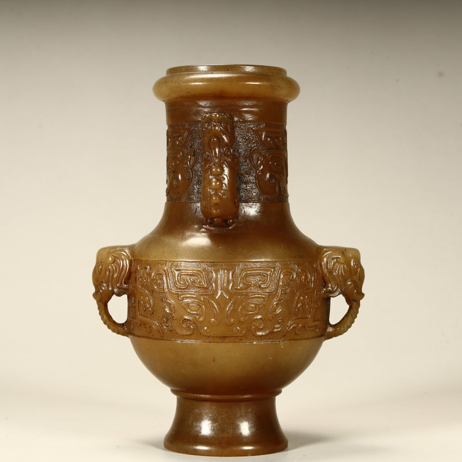 A Qing Dynasty boutique Shoushan stone beast face pattern amphora: Qing Dynasty boutique Shoushan stone beast face pattern amphora SIZE: H:15cm L:11cm W:8cm W:811g (The Dimensions Of All Batches Are Manually Measured.If You Need More Detailed Information, Please Cont