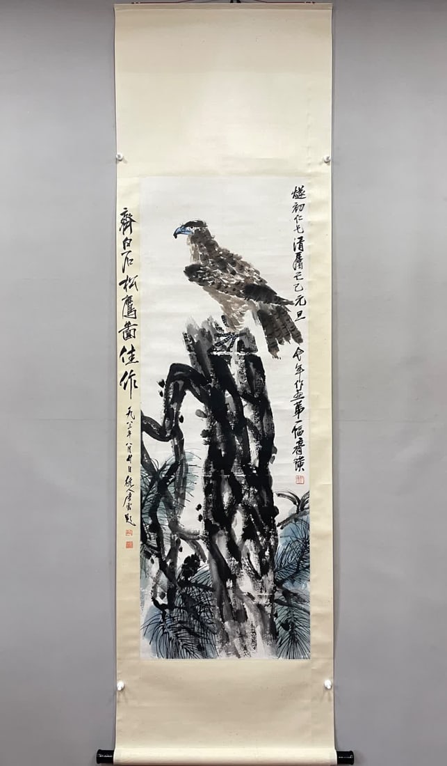 A picture of Qi Baishi's pine eagle: Qi Baishi's pine eagle picture Tang Yun inscription SIZE: Painting Core135x47cm (The Dimensions Of All Batches Are Manually Measured.If You Need More Detailed Information, Please Contact Our Customer