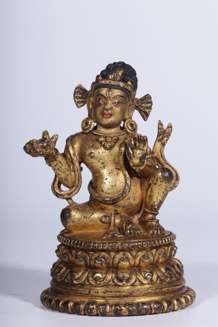 A seated statue of a Qing Dynasty copper gilt donor: Qing Dynasty copper gilt portrait of a person seated SIZE: H:10cm L:6cm W:6cm W:300g (The Dimensions Of All Batches Are Manually Measured.If You Need More Detailed Information, Please Contact Our Cust