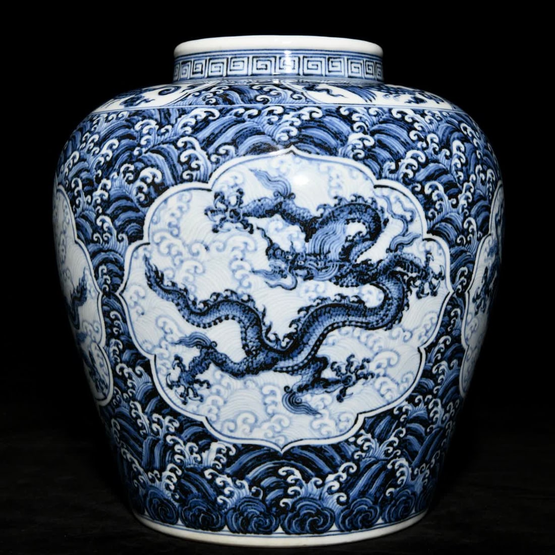 A Ming Xuande blue and white seawater dragon pattern jar (1 of 9)