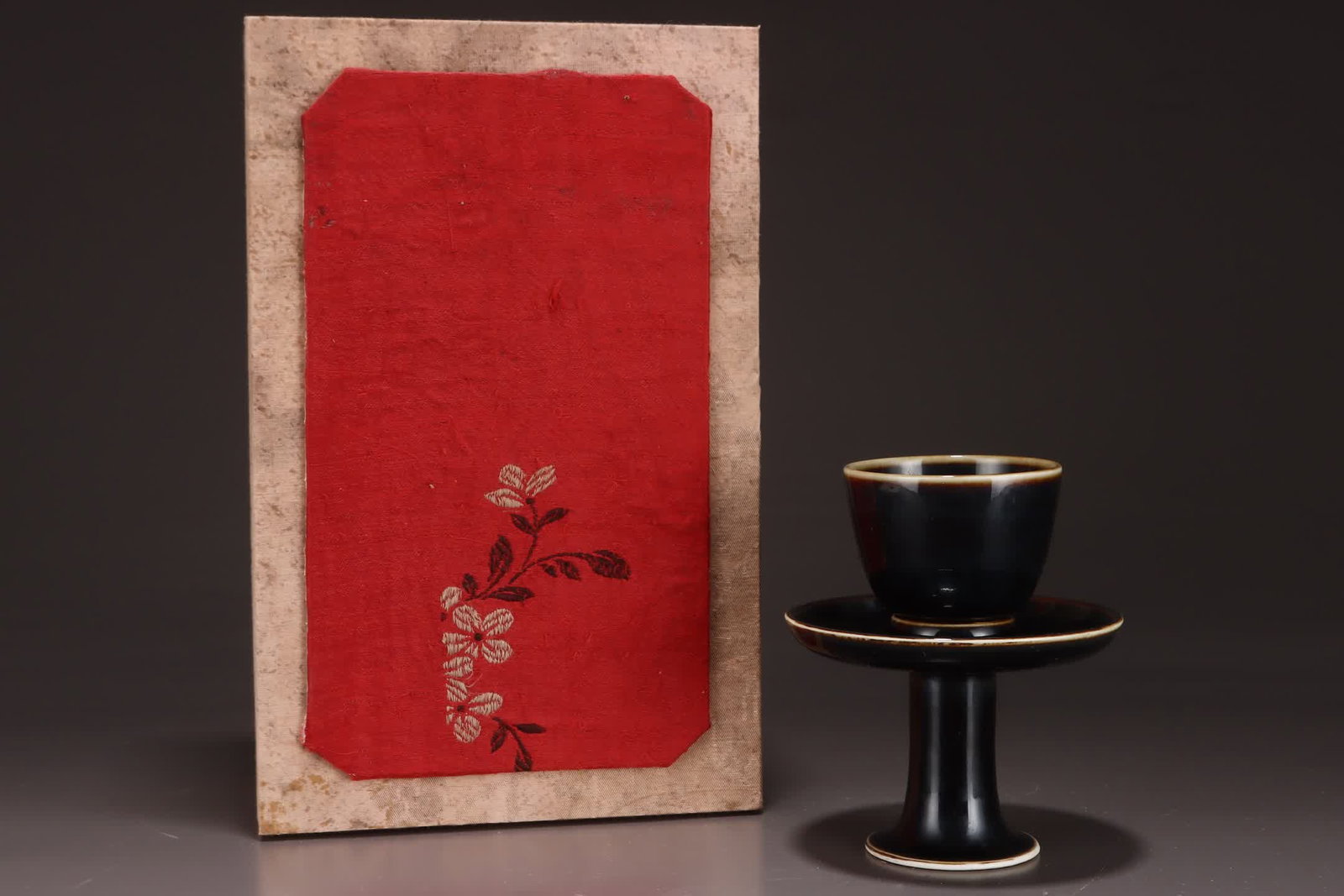 A Tang Xing kiln black glazed cup: Tang Xing kiln black glaze support SIZE: H: 14cm Diameter 12cm (The Dimensions Of All Batches Are Manually Measured.If You Need More Detailed Information, Please Contact Our Customer Service Before Bi