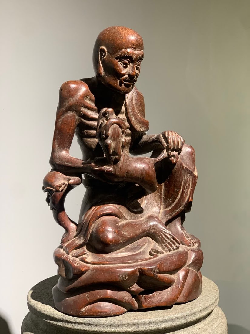 A Qing Dynasty bamboo carving Fuhu Arhat ornament: Qing Dynasty bamboo carving Fuhu Arhat ornament SIZE: H:24cm (The Dimensions Of All Batches Are Manually Measured.If You Need More Detailed Information, Please Contact Our Customer Service Before Bidd