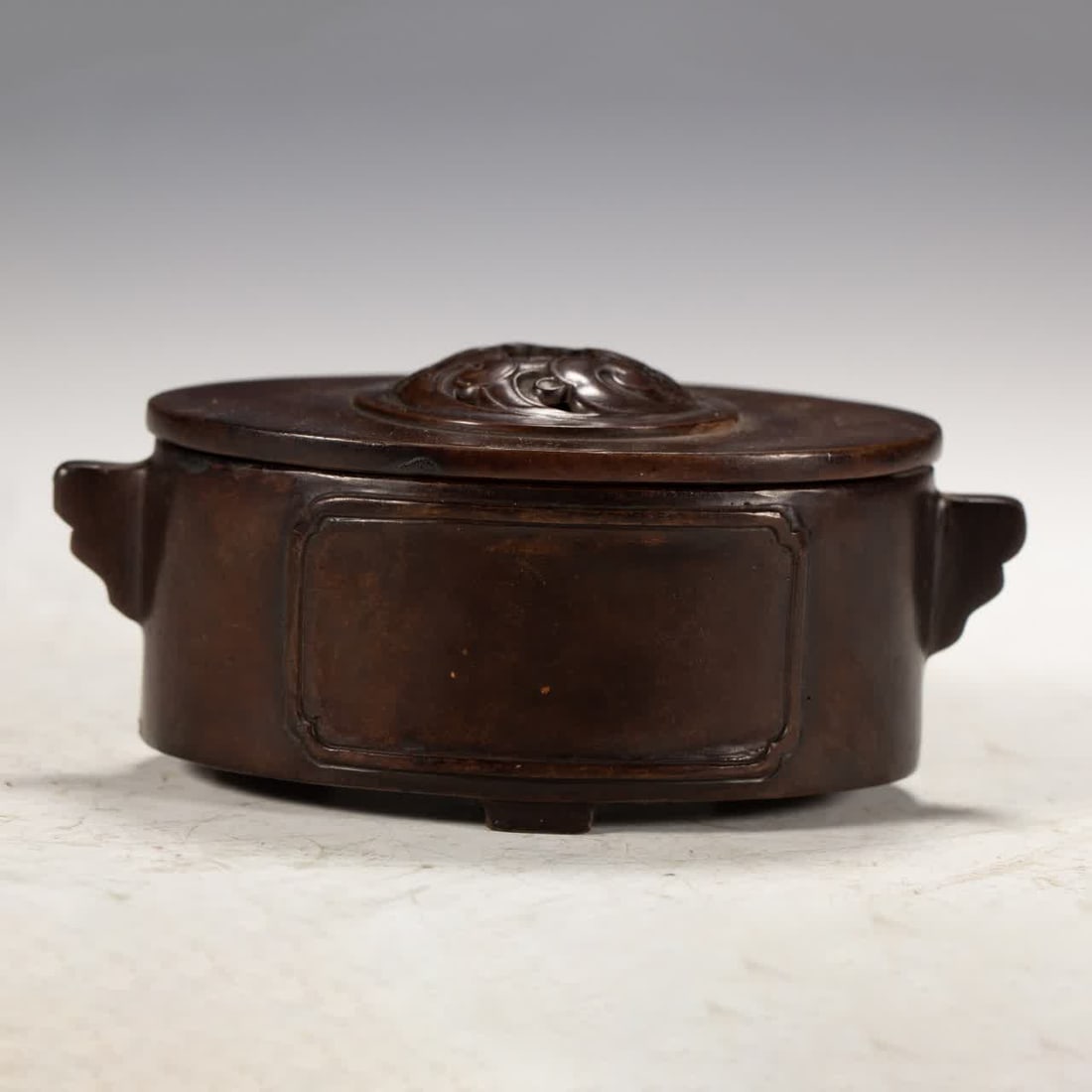A copper furnace from the Qing Dynasty: Copper furnace in the Qing Dynasty SIZE: L:12cm W:7cm H:5cm W:830g (The Dimensions Of All Batches Are Manually Measured.If You Need More Detailed Information, Please Contact Our Customer Service Befor