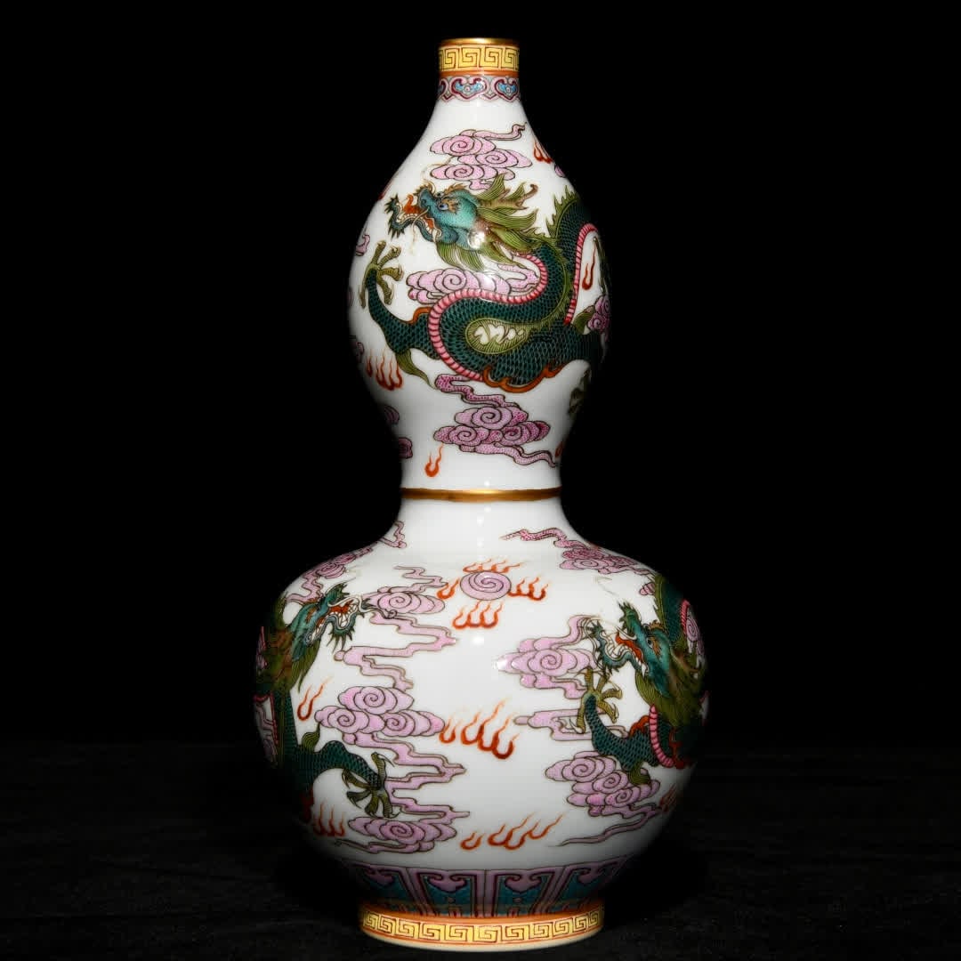 A Qing Yongzheng pastel dragon pattern gourd bottle: Qing Yongzheng pastel dragon pattern gourd bottle SIZE: H:20.5cm D:10.5cm (The Dimensions Of All Batches Are Manually Measured.If You Need More Detailed Information, Please Contact Our Customer Servic