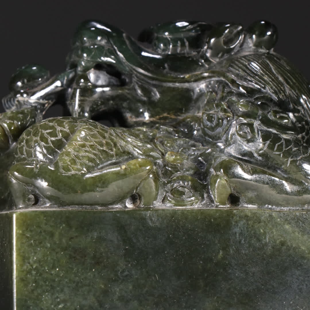 A Qing Dynasty jasper dragon button seal - 4