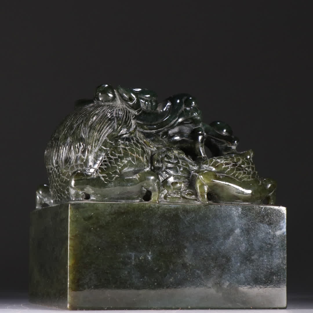 A Qing Dynasty jasper dragon button seal - 7