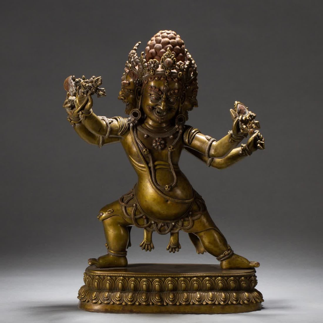 A bronze gilt Buddha statue of the Qing Dynasty: A copper-gilt Buddha statue of the Qing Dynasty SIZE: L:21cm W:11cm H:43cm (The Dimensions Of All Batches Are Manually Measured.If You Need More Detailed Information, Please Contact Our Customer Servi