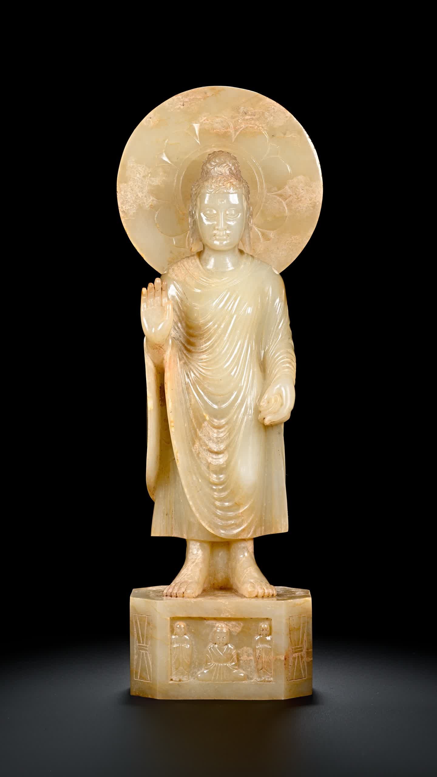 A jade Buddha of the Han Dynasty: Han Dynasty Jade Buddha SIZE: H:27.5cm W:9.5cm W:1400g (The Dimensions Of All Batches Are Manually Measured.If You Need More Detailed Information, Please Contact Our Customer Service Before Bidding.)