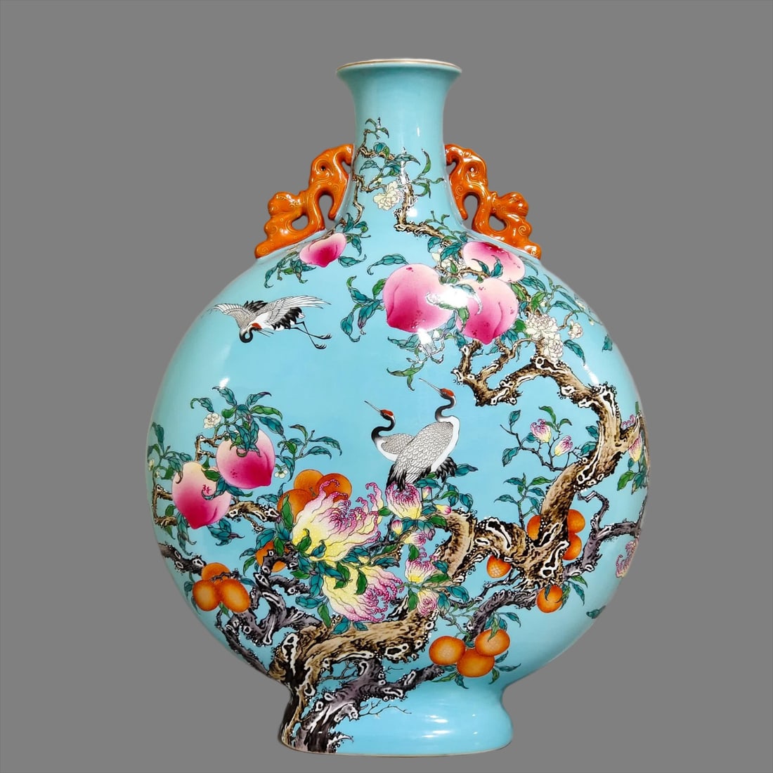 A large flat bottle of Qing Dynasty Qianlong turquoise green three-patterned crane: Qing Dynasty Qianlong turquoise green three multi-patterned crane large flat vase SIZE: H:57.5cm D:42cm (The Dimensions Of All Batches Are Manually Measured.If You Need More Detailed Information, Plea