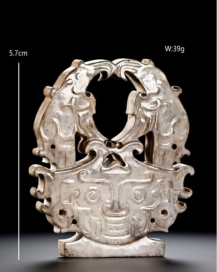 An ancient jade jade: Ancient jade SIZE: H:5.7cm W:5cm W:39g (The Dimensions Of All Batches Are Manually Measured.If You Need More Detailed Information, Please Contact Our Customer Service Before Bidding.)