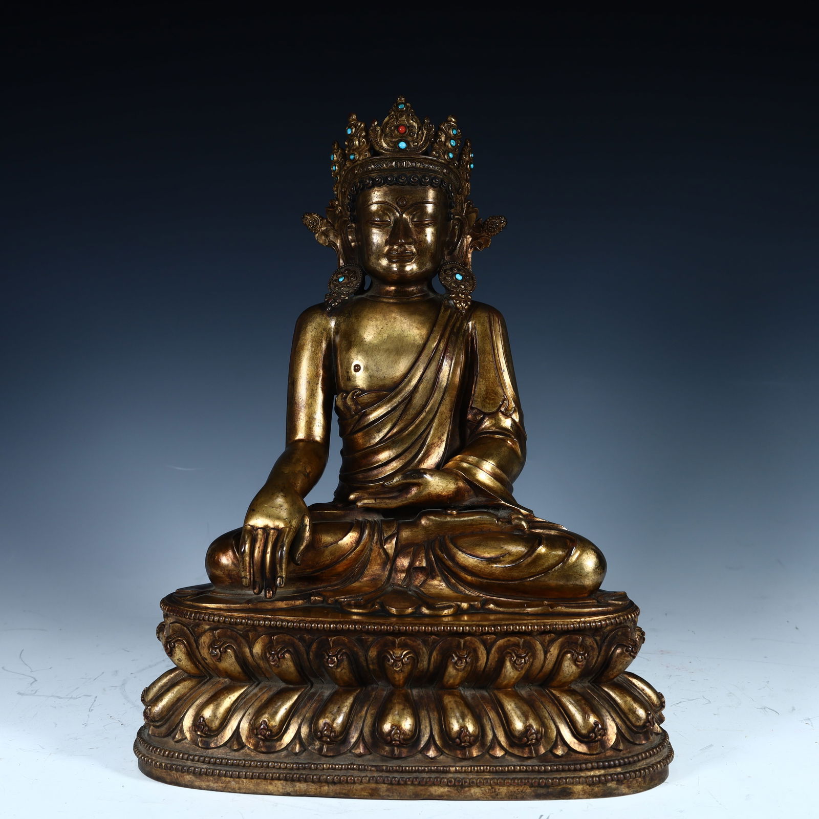 A bronze gilt Buddha statue of the Qing Dynasty: Qing Dynasty copper gilt Buddha statue SIZE: H:24cm L:25.5cm W:17.5cm W:6.1kg (The Dimensions Of All Batches Are Manually Measured.If You Need More Detailed Information, Please Contact Our Customer Se