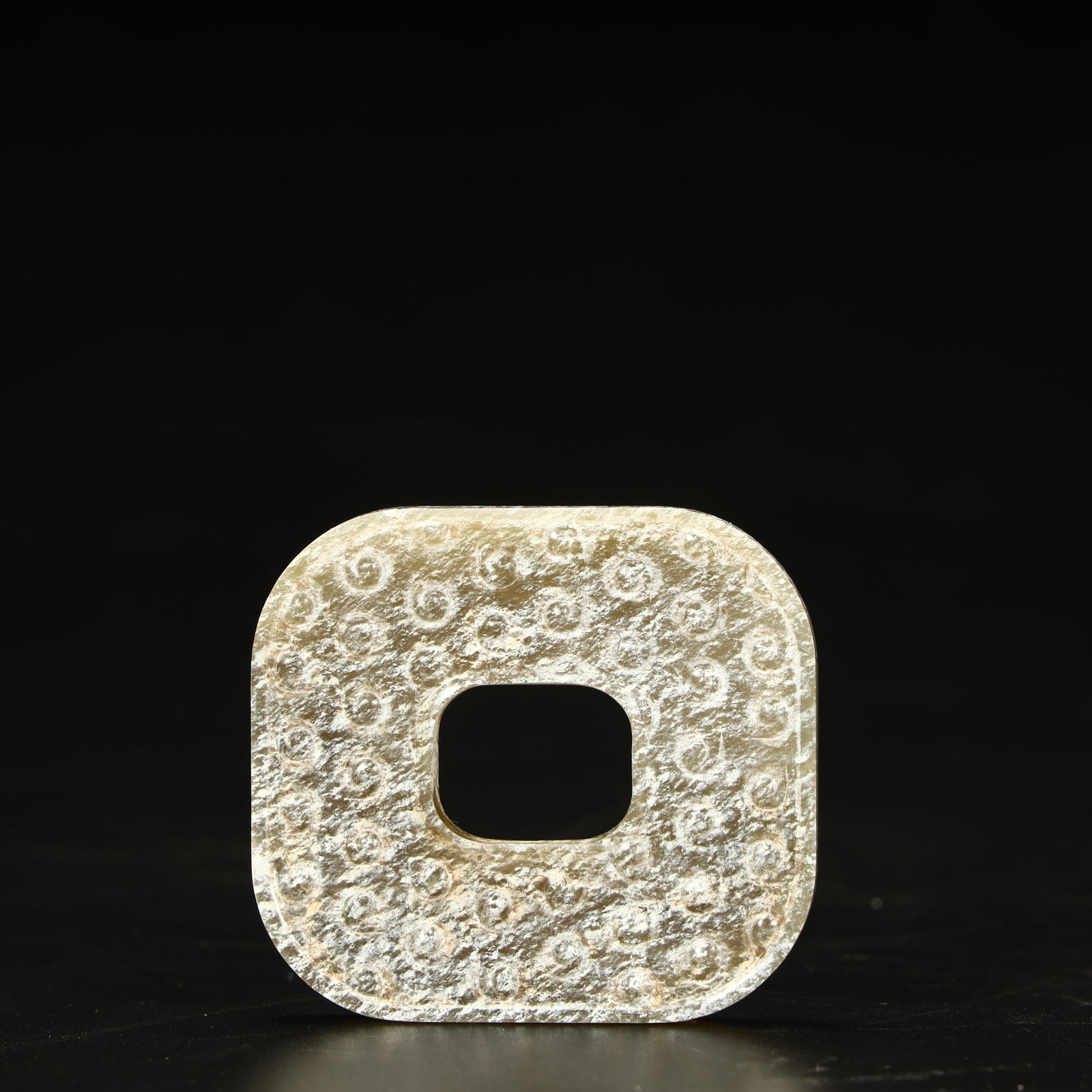 A grain pattern jade square: Grain-patterned jade squares SIZE: L:5cm W:4.5cm W:20.7g (The Dimensions Of All Batches Are Manually Measured.If You Need More Detailed Information, Please Contact Our Customer Service Before Bidding.