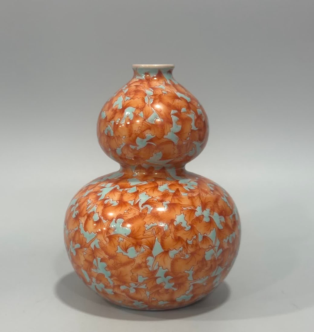 A small gourd bottle of Qing Yongzheng pastel hundred blessings: Qing Yongzheng pastel hundred blessings picture small gourd bottle SIZE: H: 13.2cm Belly diameter 10cm (The Dimensions Of All Batches Are Manually Measured.If You Need More Detailed Information, Pleas