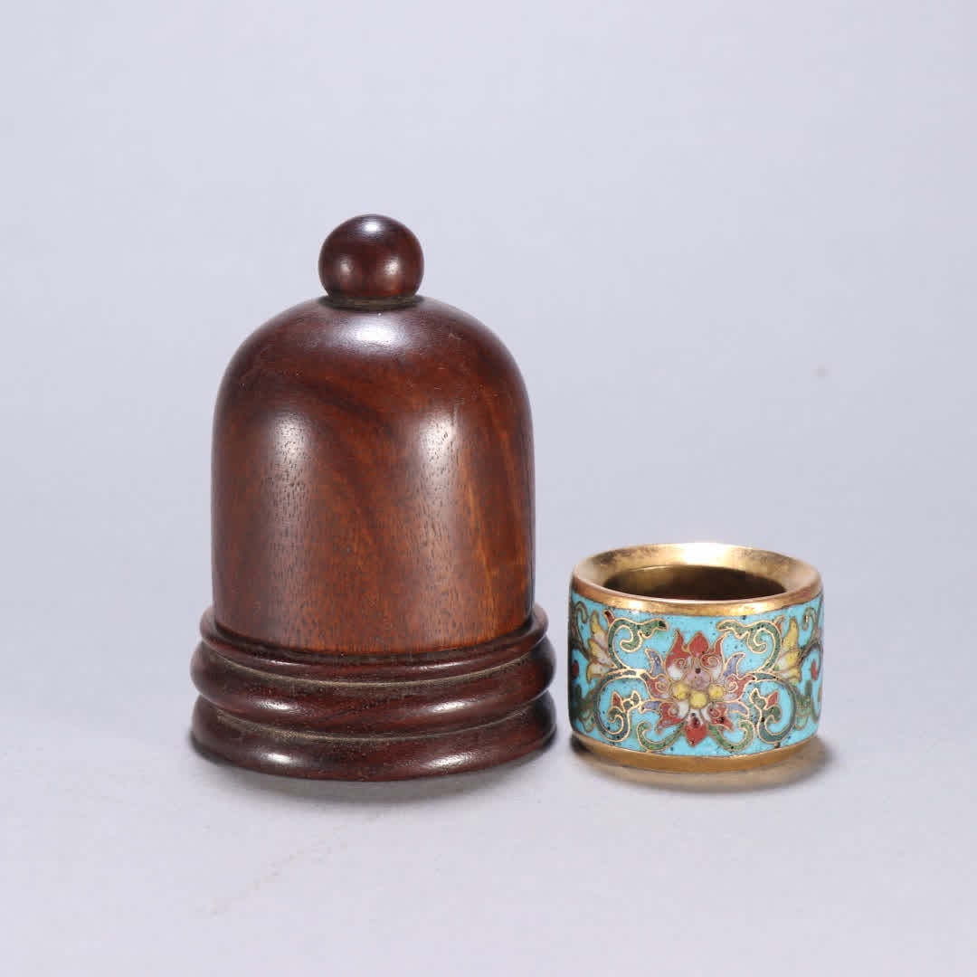 A set of Qing Dynasty copper gilt cloisonné entwined lotus pattern finger belt box: Qing Dynasty copper gilt cloisonné entwined lotus pattern finger belt box SIZE: Inner diameter 2.5cm W: 2.4cm W: 91.4g (The Dimensions Of All Batches Are Manually Measured.If You Need More Detailed I