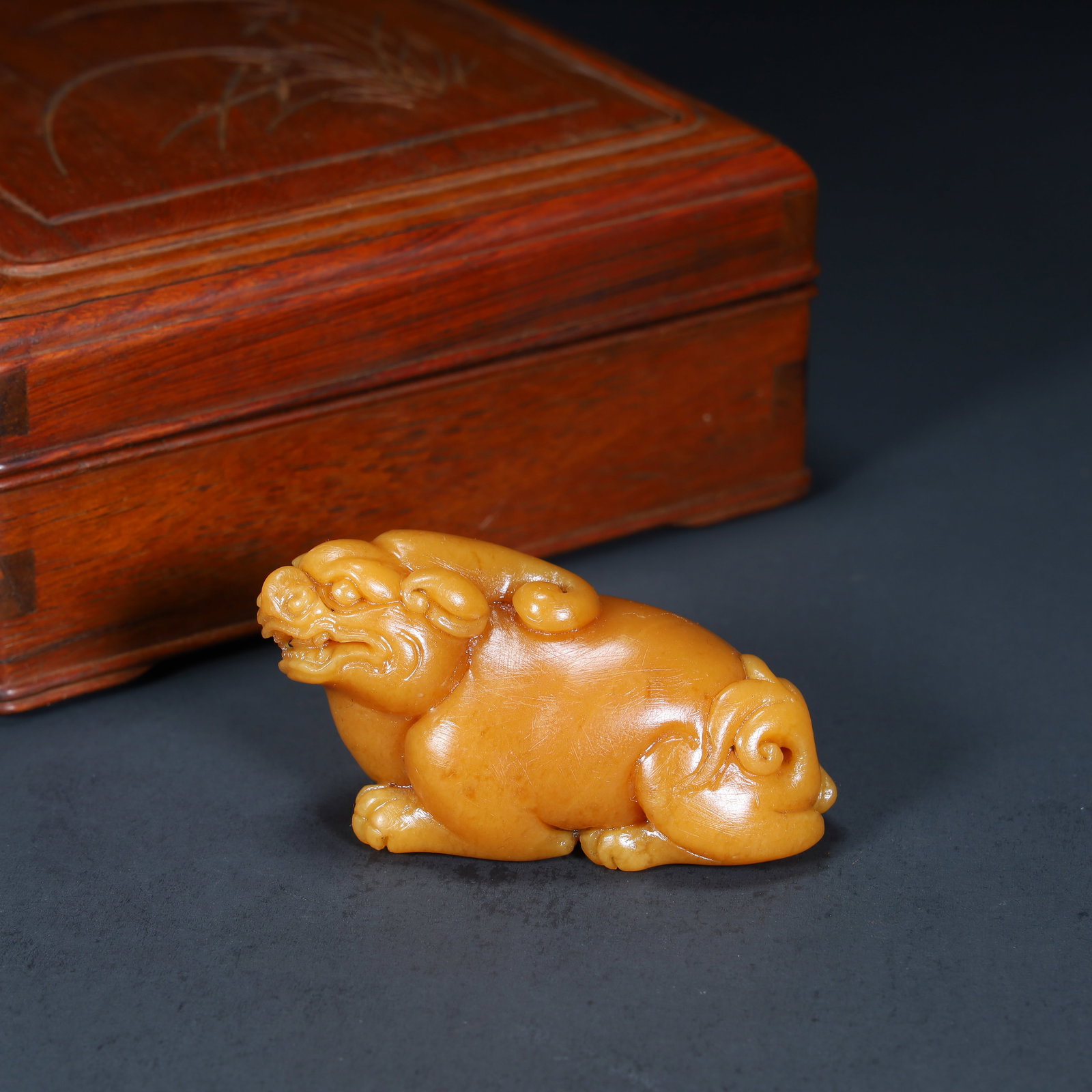 A piece of Qing Dynasty Tian Huangshi auspicious beast ornament (mahogany carved storage box): Qing Dynasty Tian Huangshi Auspicious Beast Ornament (Mahogany Carved Storage Box) SIZE: 1?H:3.5cm L:6.5cm W:3.5cm W:80.5g (The Dimensions Of All Batches Are Manually Measured.If You Need More Detaile