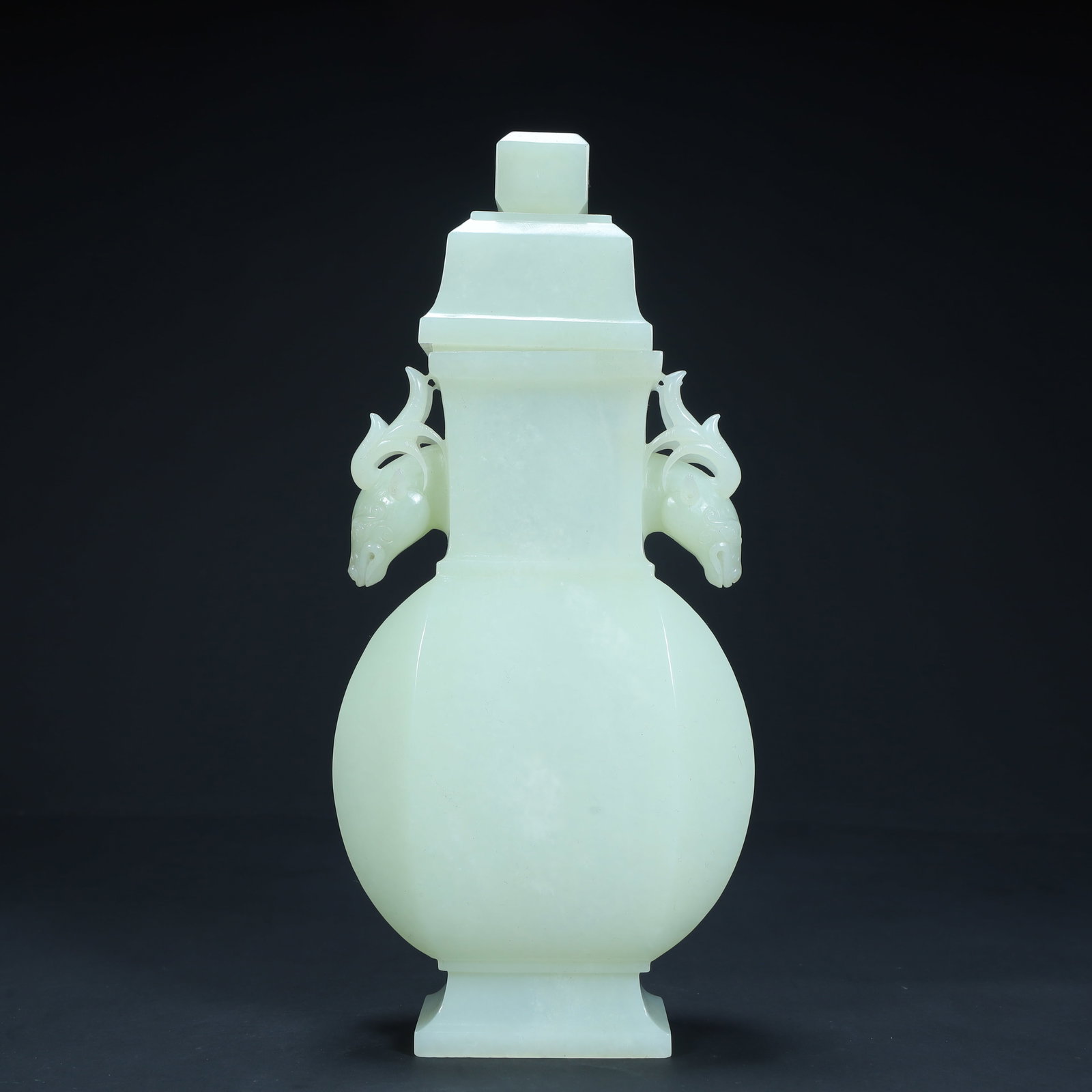 A square bottle of Hetian jade deer ears in the Qing Dynasty: Qing Dynasty Hetian jade deer ear square bottle SIZE: H:20.5cm L:9.5cm W:5cm W:391g (The Dimensions Of All Batches Are Manually Measured.If You Need More Detailed Information, Please Contact Our Custo