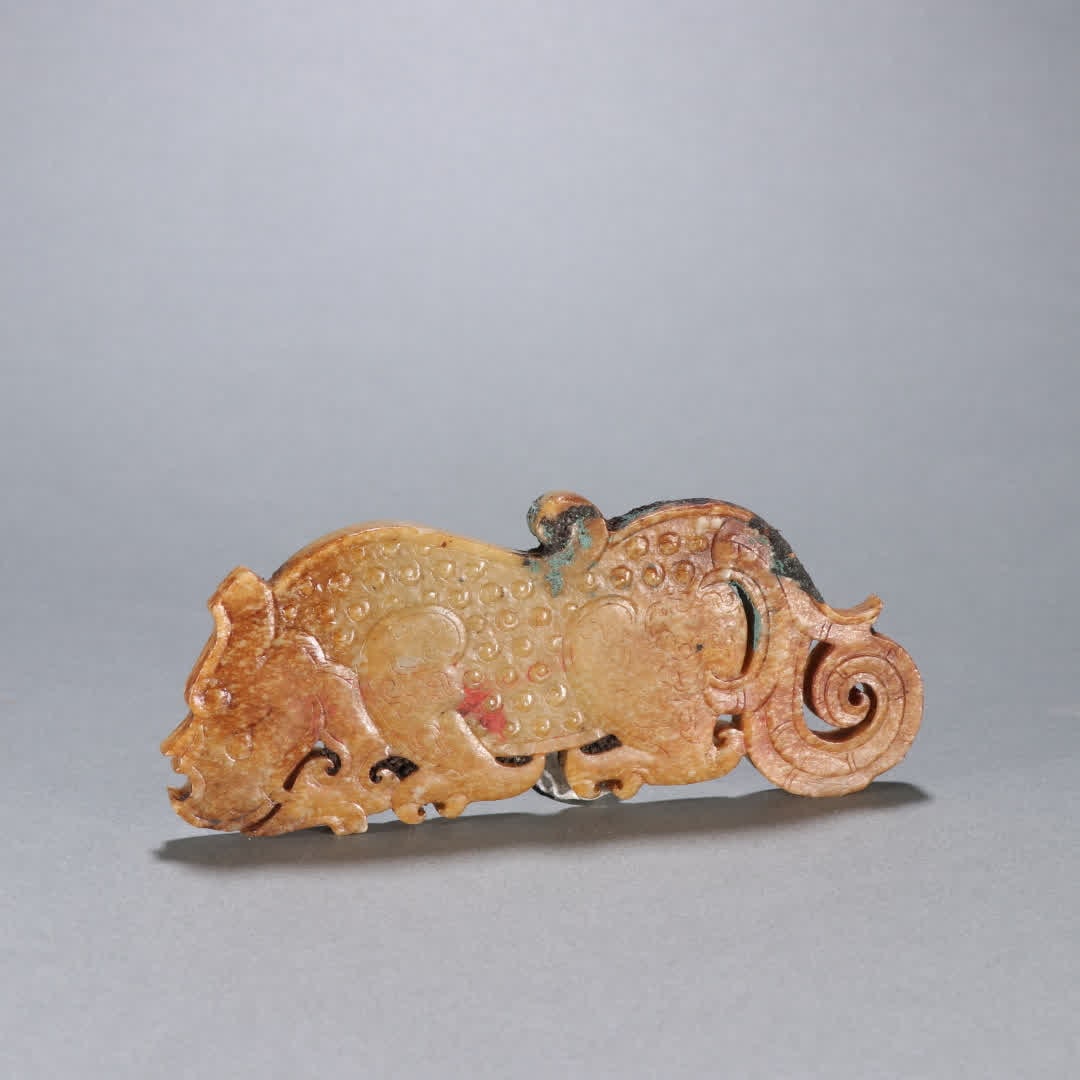 A Han Dynasty Hetian jade tiger pendant: Han Dynasty Hetian jade tiger pendant SIZE: W:5.7x14.3cm W:111.9g (The Dimensions Of All Batches Are Manually Measured.If You Need More Detailed Information, Please Contact Our Customer Service Before
