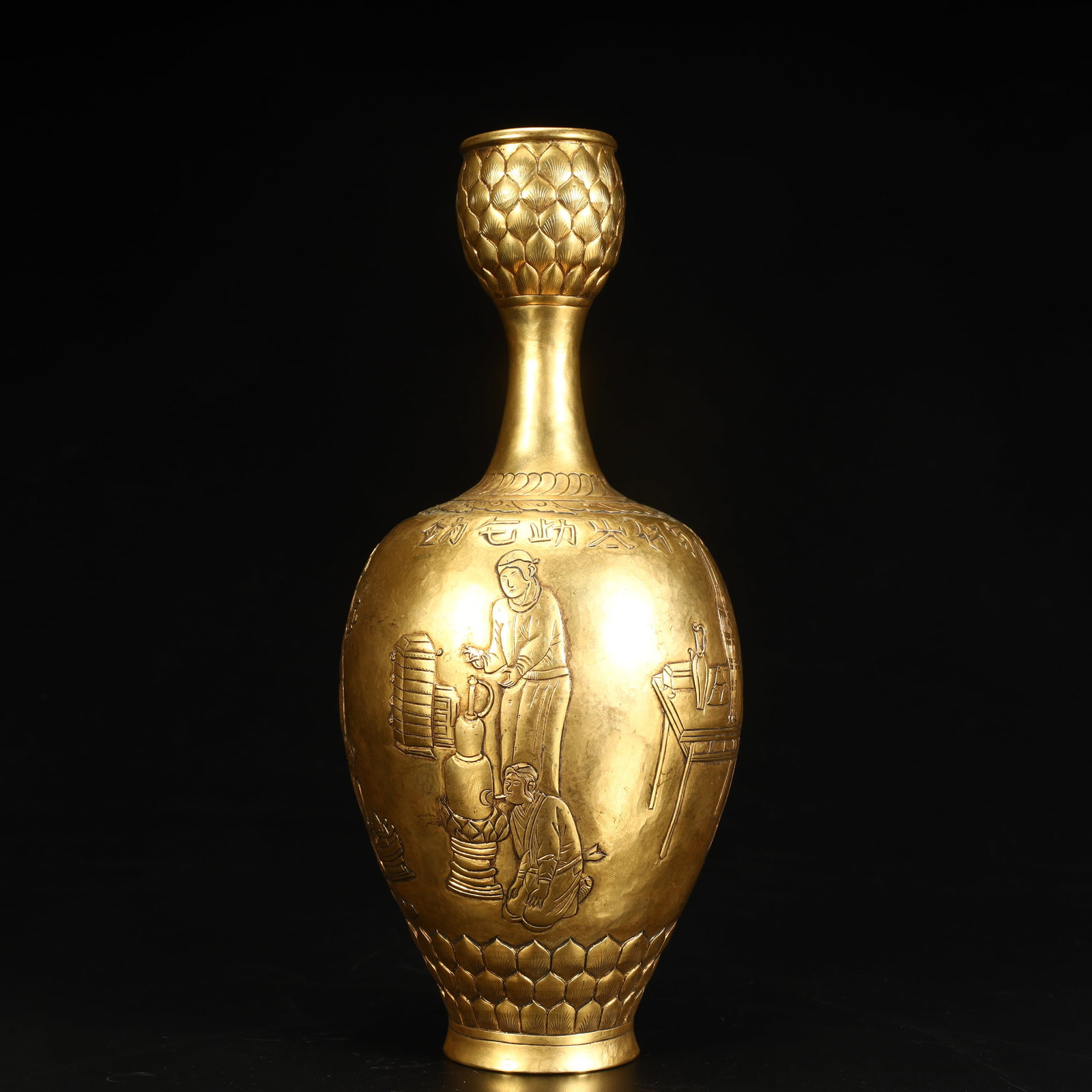 A Qing Dynasty copper gilt character story pattern garlic vase: Qing Dynasty copper gilt character story pattern garlic bottle SIZE: H:25cm L:10.5cm W:10.5cm W:0.6kg (The Dimensions Of All Batches Are Manually Measured.If You Need More Detailed Information, Please