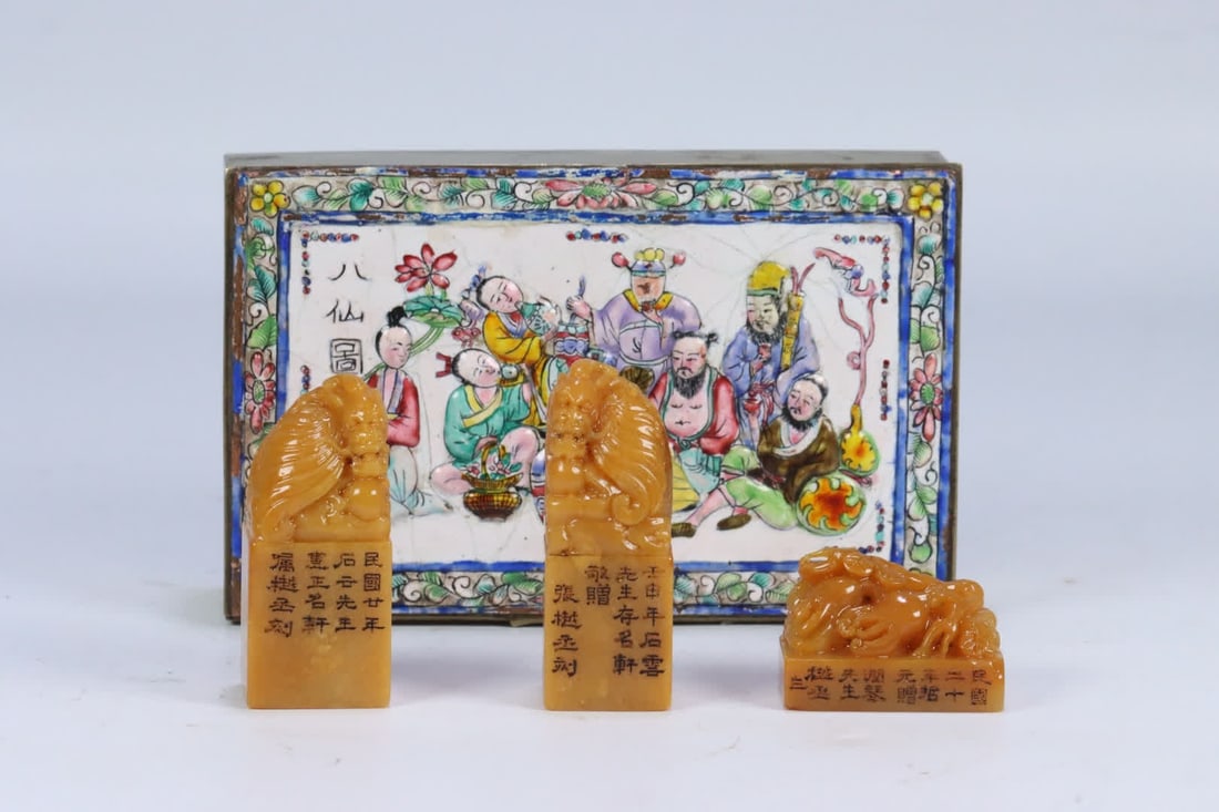 A set of twentieth years of the Republic of China Zhang Yuecheng engraved the yellow seal of: In the twentieth year of the Republic of China, Zhang Yuecheng engraved a set of Shoushan Tian yellow seals SIZE: 6.55x2.3x2.48cm 6.25x2.25x2.78cm 2.9x2.3x4.28cm W:195.8g (The Dimensions Of All Batche
