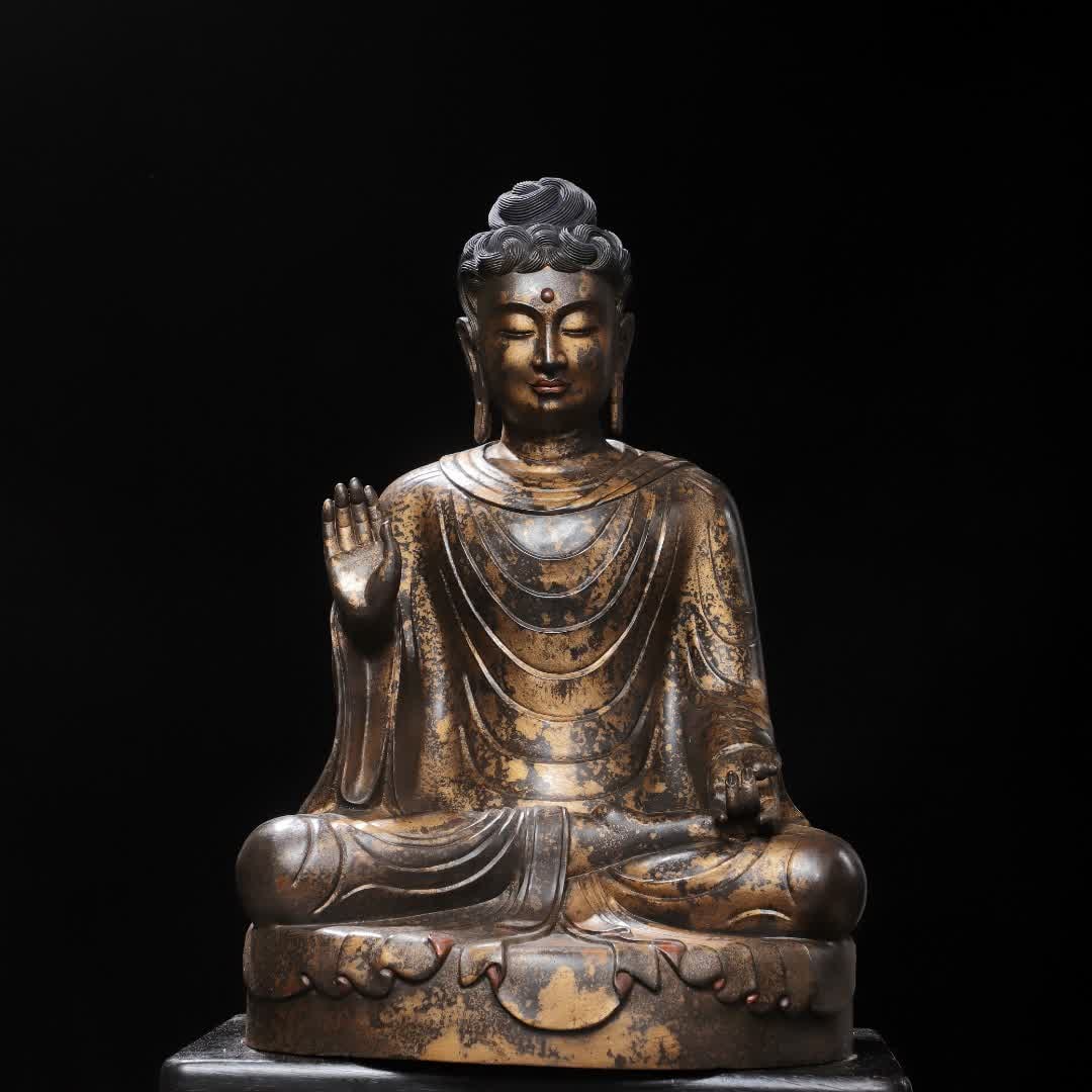 A Buddha statue of Amitabha Buddha in bronze rubbing gold in the Qing Dynasty: Qing Dynasty bronze rubbing gold Amitabha Buddha statue statue SIZE: H:55cm W:36cm T:31cm W:13.25kg (The Dimensions Of All Batches Are Manually Measured.If You Need More Detailed Information, Please C