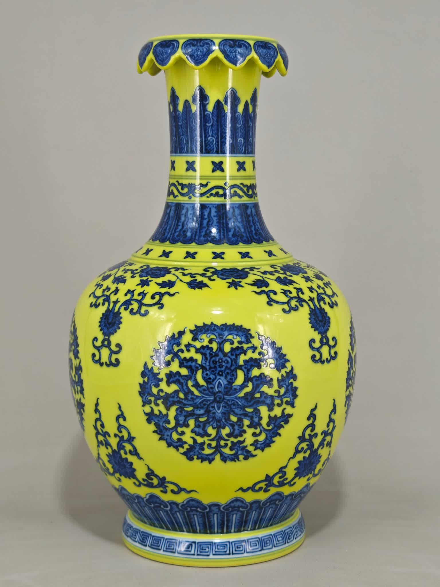 A yellow background blue and white entwined lotus pattern flower mouth vase made in the Qianlong: Qianlong year of the Qing Dynasty made a yellow background blue and white entwined lotus pattern flower mouth vase SIZE: H:32.5cm D:19cm (The Dimensions Of All Batches Are Manually Measured.If You Nee