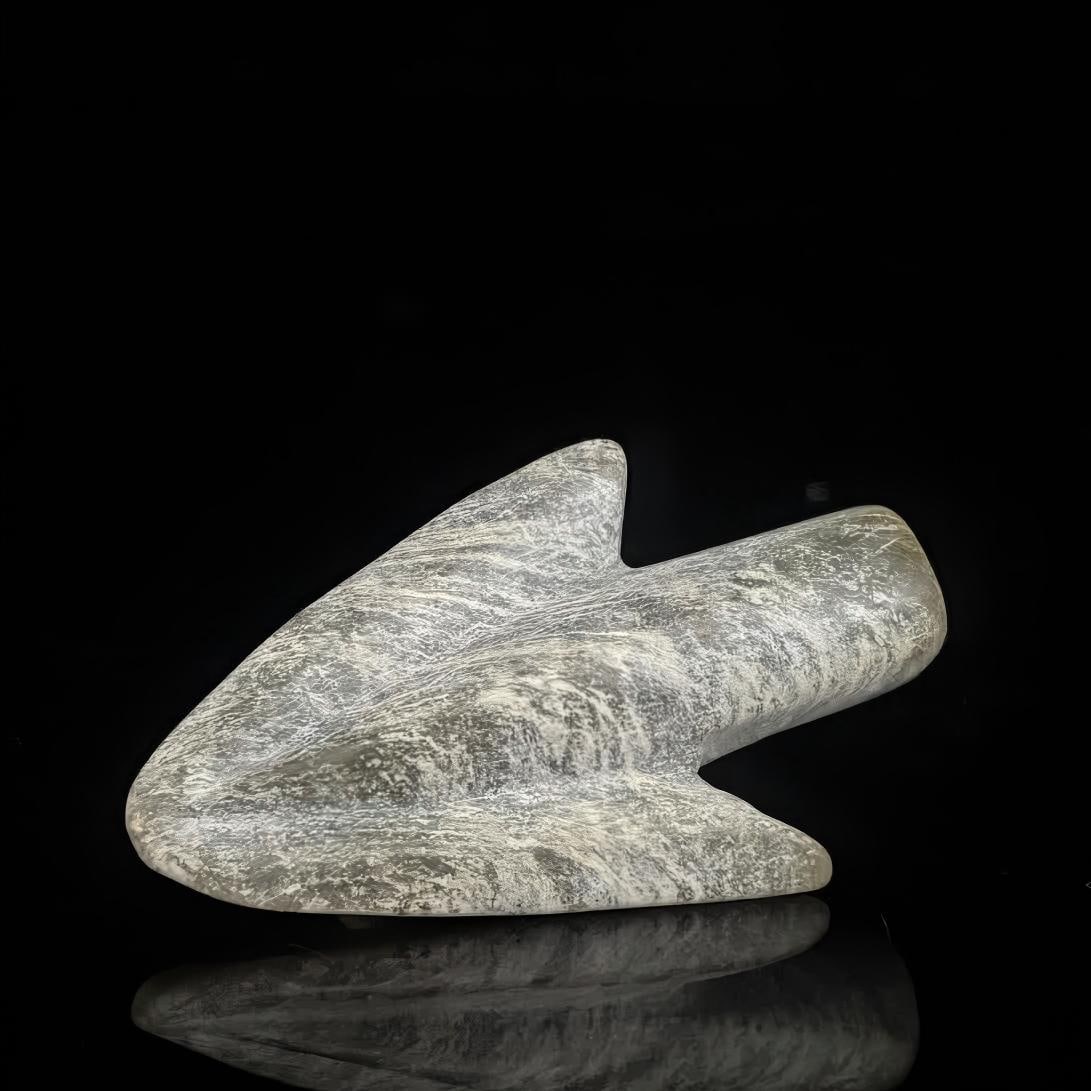 A small jade arrow from the Han Dynasty: Han Dynasty jade small arrows SIZE: 4.5x2.5x1.0cm W:10g (The Dimensions Of All Batches Are Manually Measured.If You Need More Detailed Information, Please Contact Our Customer Service Before Bidding.)