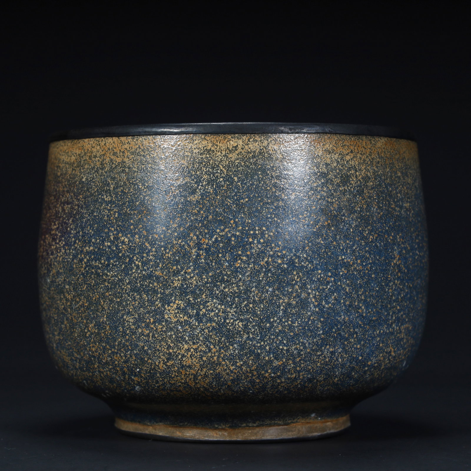 A Song Dynasty Jun kiln bowl cup: Song Dynasty Jun kiln bowl cup SIZE: H:8cm L:10.5cm W:10.5cm W:421g (The Dimensions Of All Batches Are Manually Measured.If You Need More Detailed Information, Please Contact Our Customer Service Befo
