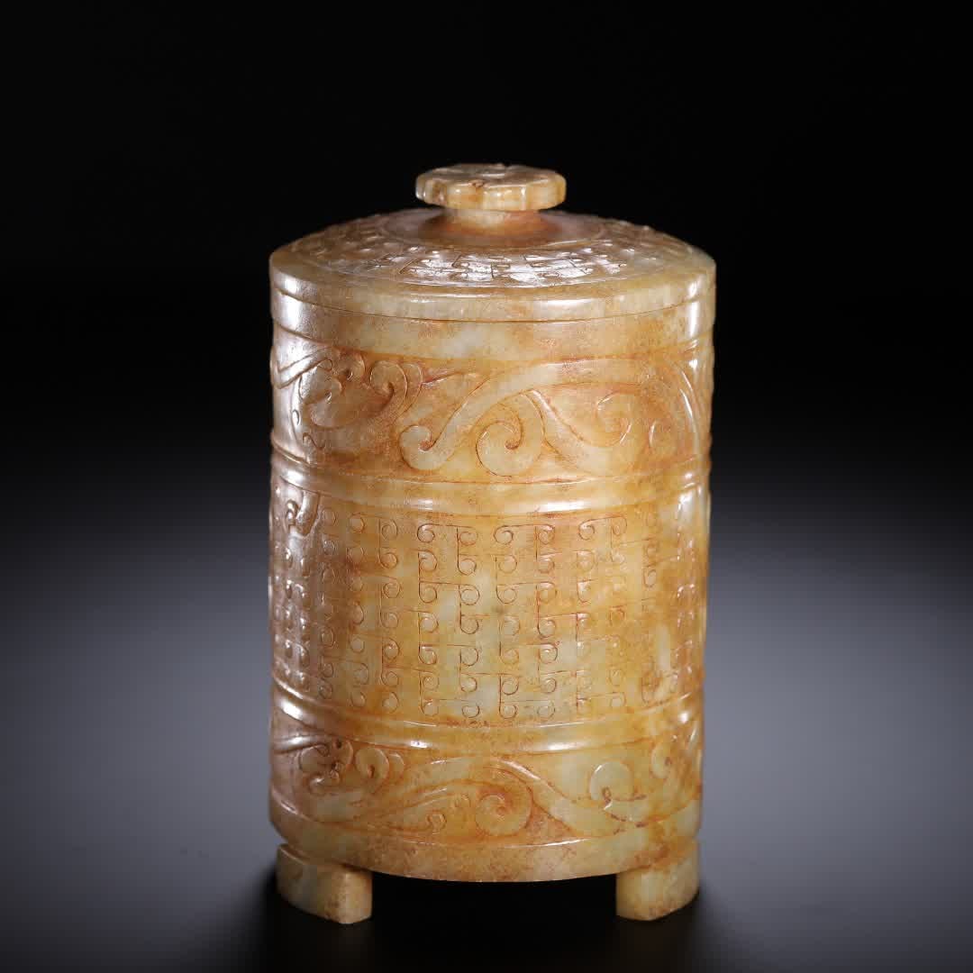 A piece of ancient jade vase: An ancient jade vase SIZE: D:8cm H:13cm W:550g (The Dimensions Of All Batches Are Manually Measured.If You Need More Detailed Information, Please Contact Our Customer Service Before Bidding.)