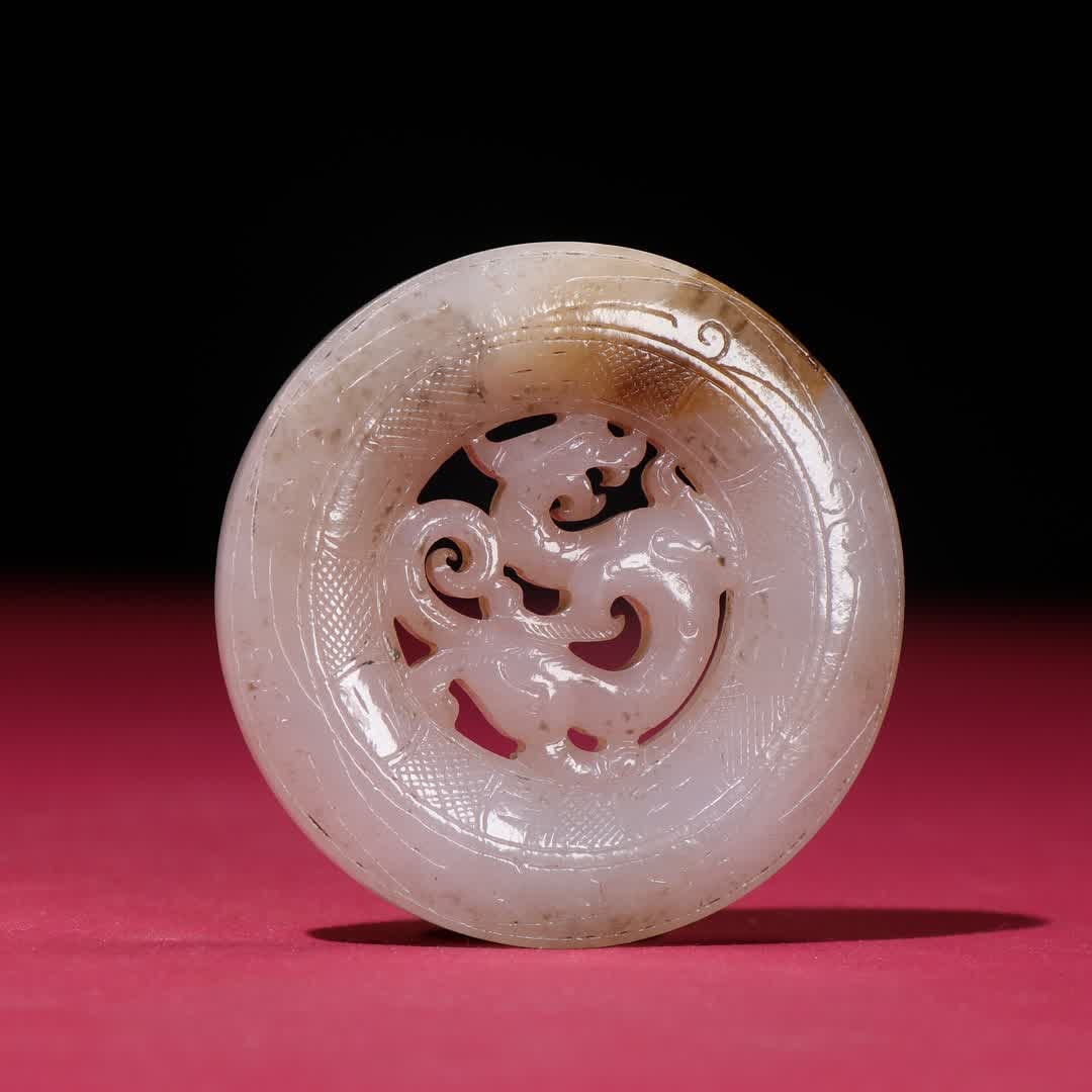A Han Dynasty white jade slightly jade dragon pendant: Han Dynasty white jade slightly jade dragon pendant SIZE: 61x7mm W:43g (The Dimensions Of All Batches Are Manually Measured.If You Need More Detailed Information, Please Contact Our Customer Service B