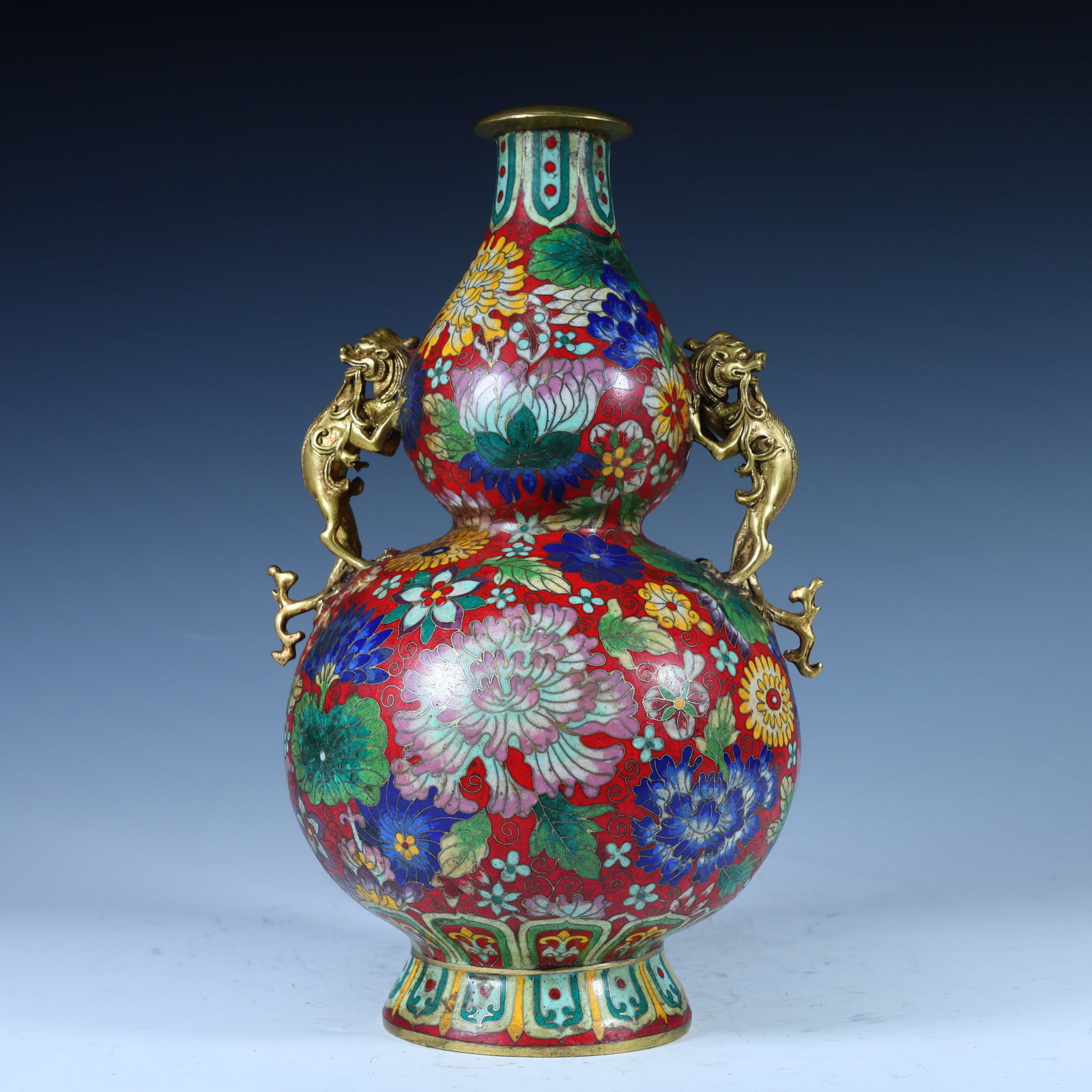 A Qing Dynasty copper-gilt cloisonné enamel gourd bottle: Qing Dynasty copper gilt cloisonné enamel gourd bottle SIZE: H:29cm W:16cm W:4.1kg (The Dimensions Of All Batches Are Manually Measured.If You Need More Detailed Information, Please Contact Our Custo