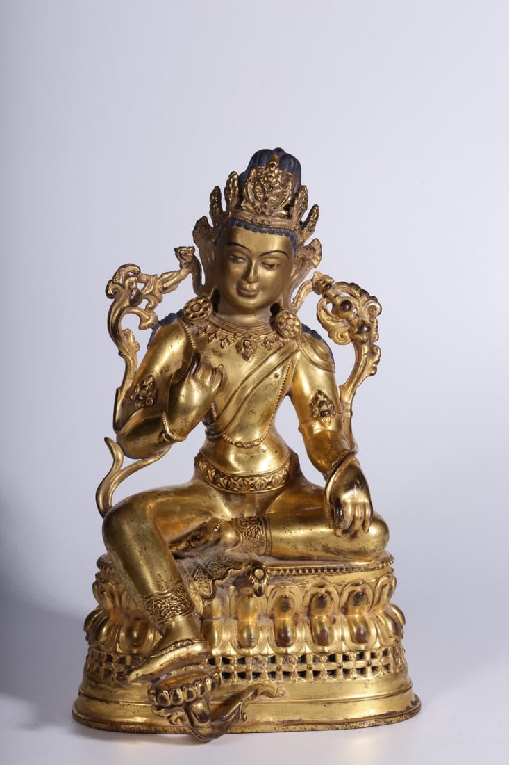 A seated statue of Tara, a bronze gilt green Tara, from the Qing Dynasty: Qing Dynasty copper gilt green Tara seated statue SIZE: H:21cm L:13cm W:12cm W:1313g (The Dimensions Of All Batches Are Manually Measured.If You Need More Detailed Information, Please Contact Our Cust