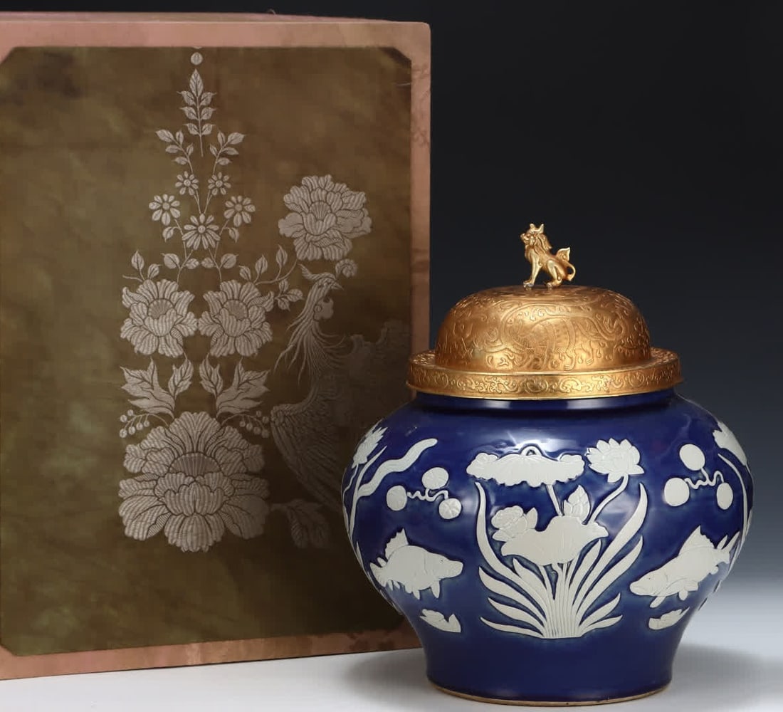 A Yuanji blue glaze fish bath pattern jar: Yuanji blue glazed fish bath pattern jar SIZE: H: 38.5cm Abdominal diameter 34.5cm (The Dimensions Of All Batches Are Manually Measured.If You Need More Detailed Information, Please Contact Our Custom