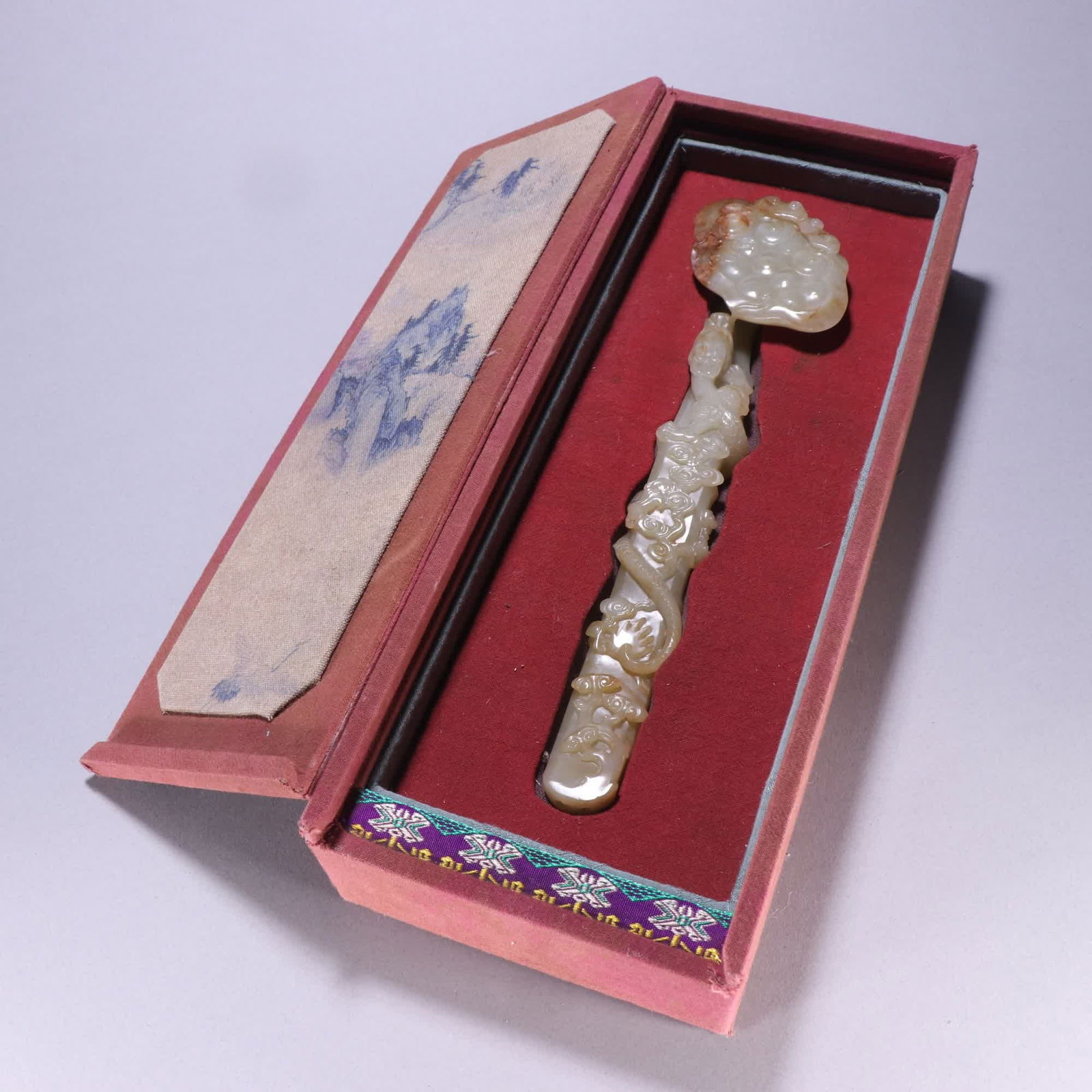 A piece of Qing Dynasty Hetian jade seed material dragon pattern Ganoderma lucidum ruyi handle: Qing Dynasty Hetian jade seed material dragon pattern Ganoderma lucidum ruyi handle SIZE: L:25.2cm W:6cm W:270g (The Dimensions Of All Batches Are Manually Measured.If You Need More Detailed Informati