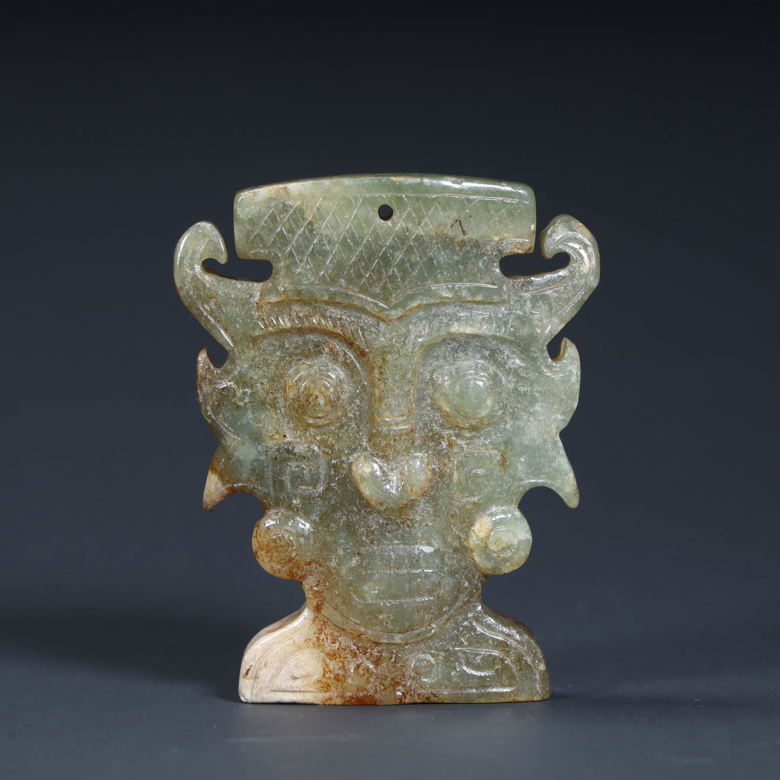 A piece of Qing Dynasty ancient jade god face pendant: The ancient jade god of the Qing Dynasty is worn on the face SIZE: H:6.5cm L:5.2cm W:1.1cm W:70.5g (The Dimensions Of All Batches Are Manually Measured.If You Need More Detailed Information, Please Co