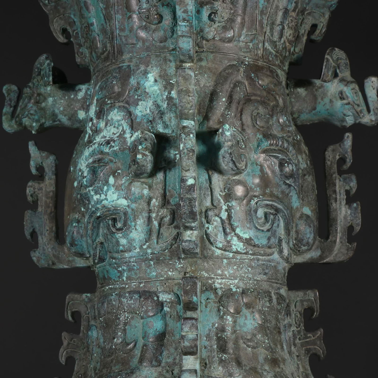 A bronze bronze statue - 5