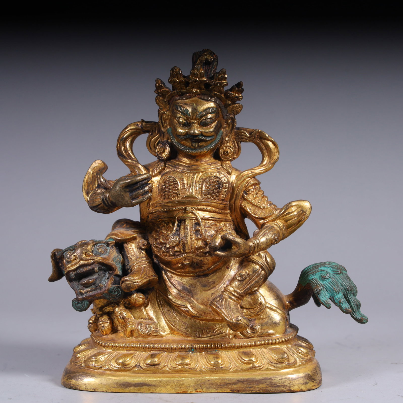 A statue of the Qing Dynasty bronze gilt treasure king: Qing Dynasty copper-gilt treasure king statue SIZE: H:15cm L:15cm W:6.3cm W:1.7kg (The Dimensions Of All Batches Are Manually Measured.If You Need More Detailed Information, Please Contact Our Custome