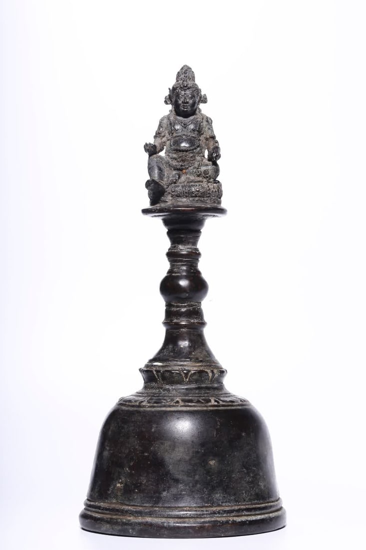 A bronze elephant trunk and wealth god vajra bell of Southern Buddhism: Southern Buddhist bronze elephant trunk god of wealth vajra bell SIZE: H:22cm D:9.7cm W:592g (The Dimensions Of All Batches Are Manually Measured.If You Need More Detailed Information, Please Contact